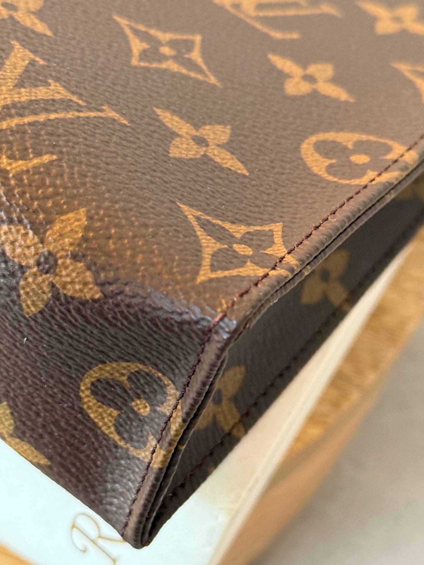 LV Toiletry 26