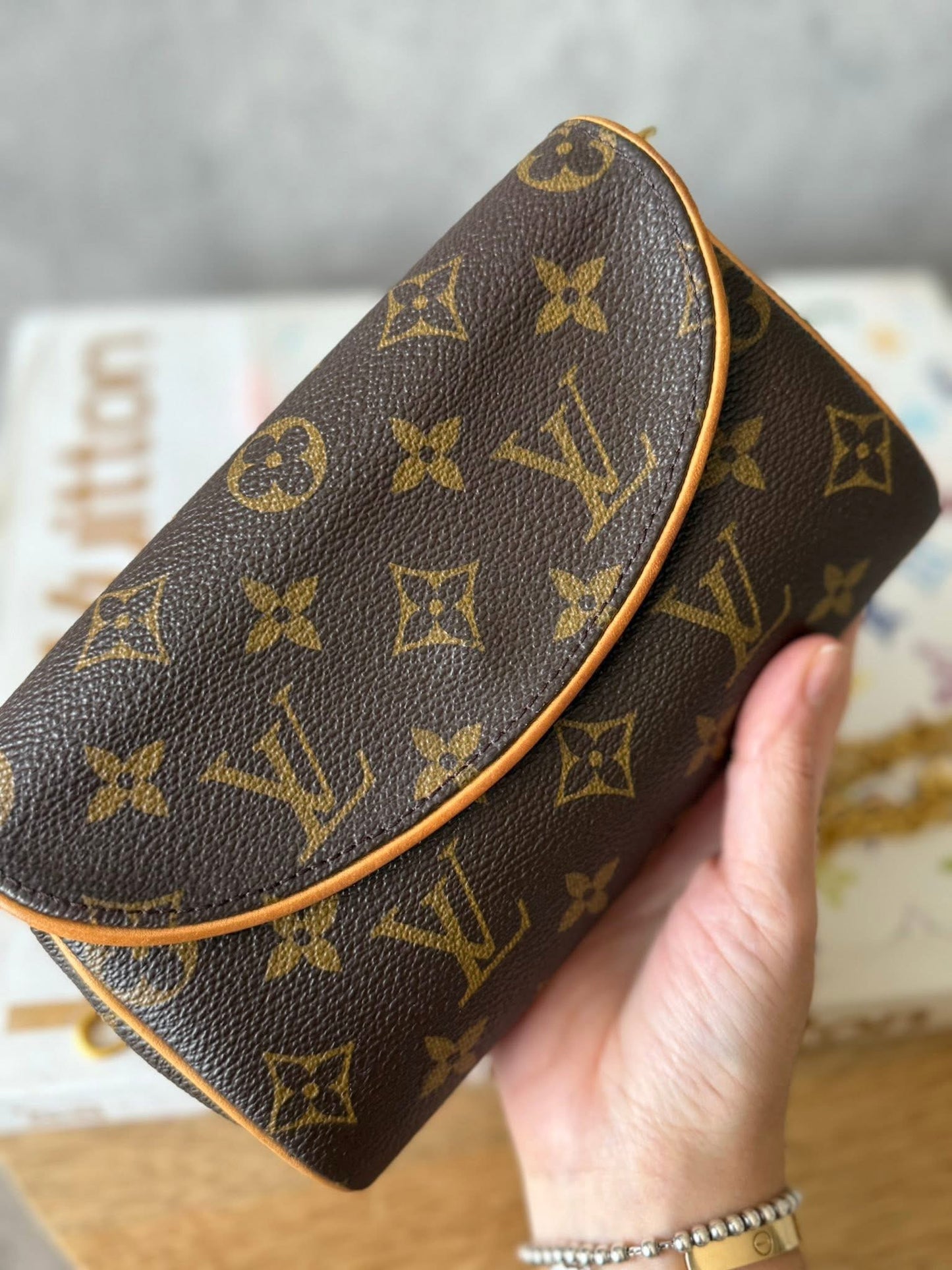 LV Friendly Pochette