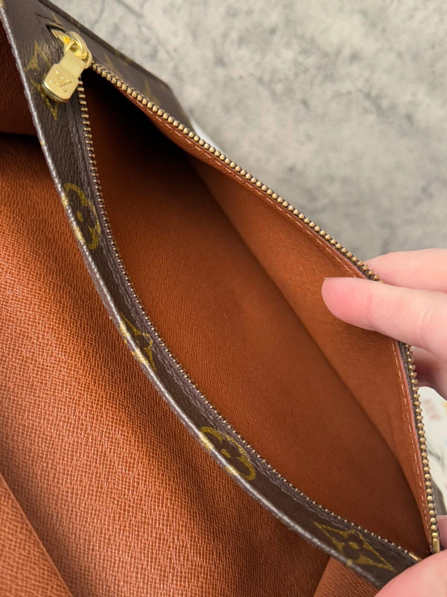 LV Rabat 23 Clutch