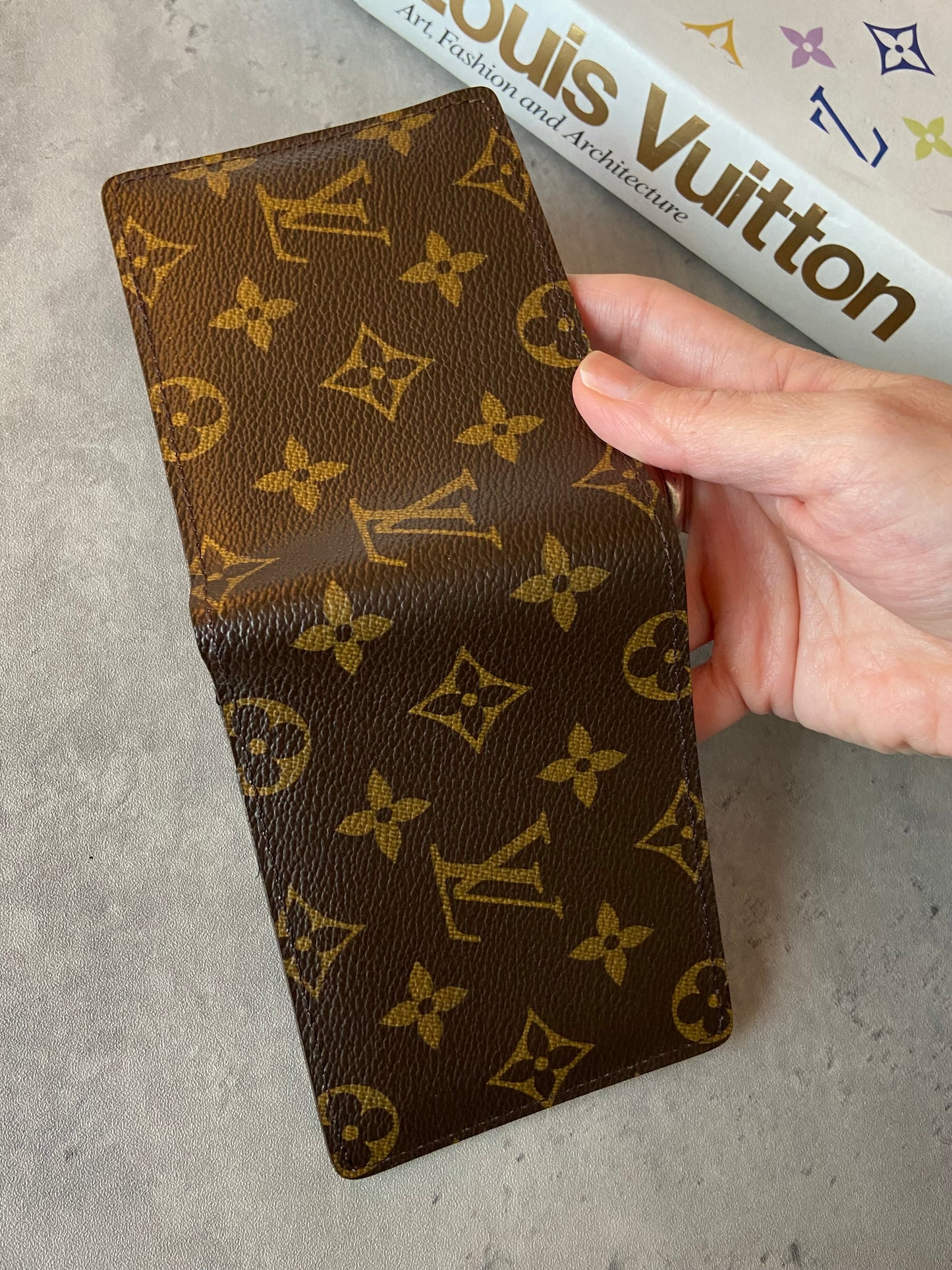LV MEN’S WALLET MONOGRAM
