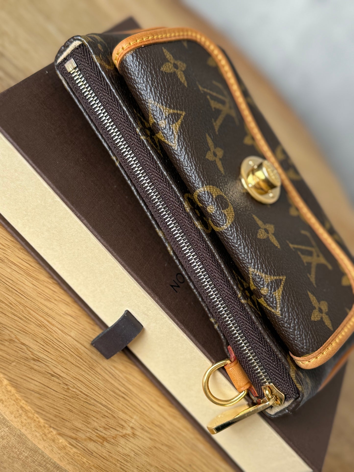 LV Tikal Pochette