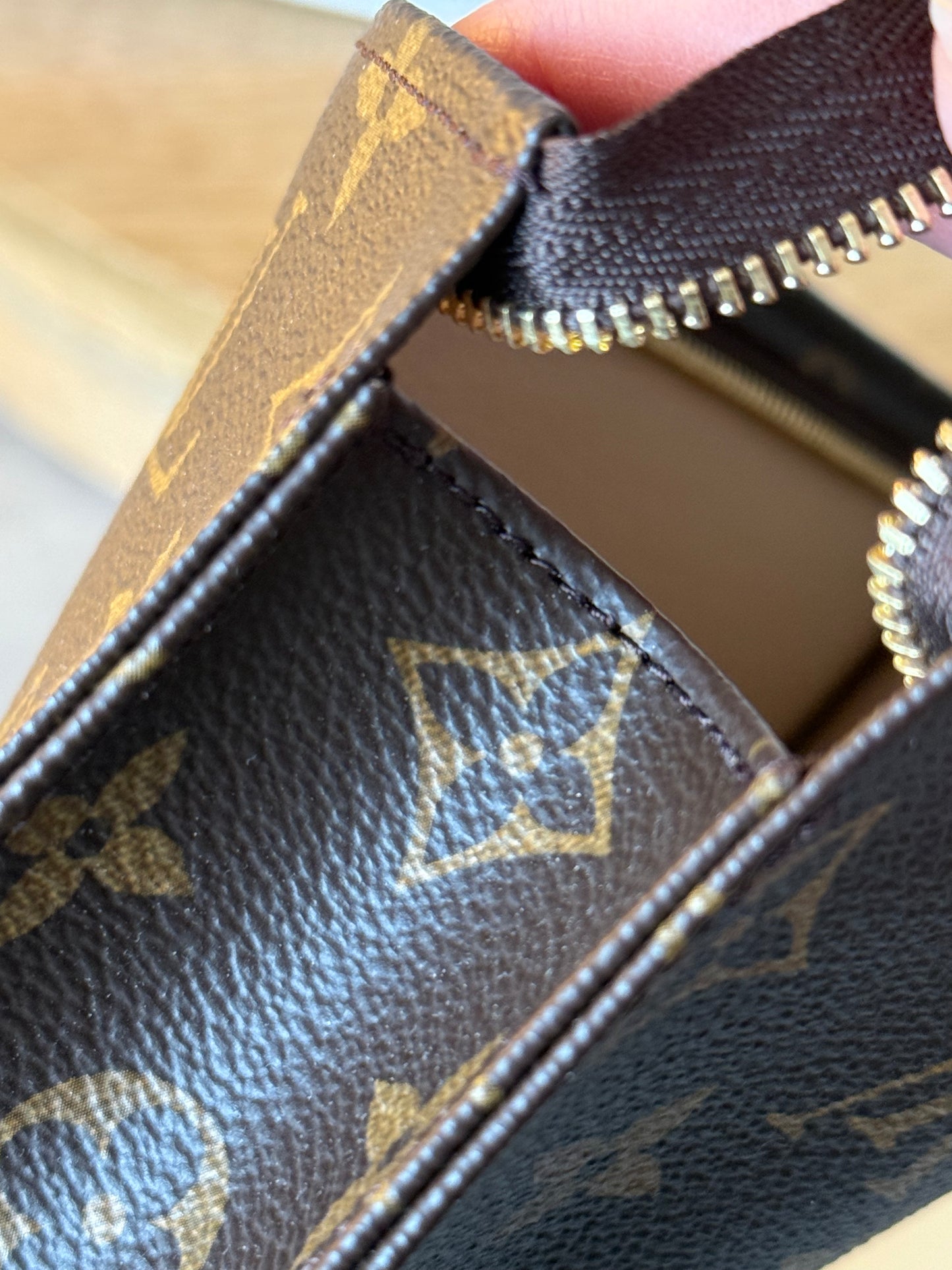 LV Toiletry 26