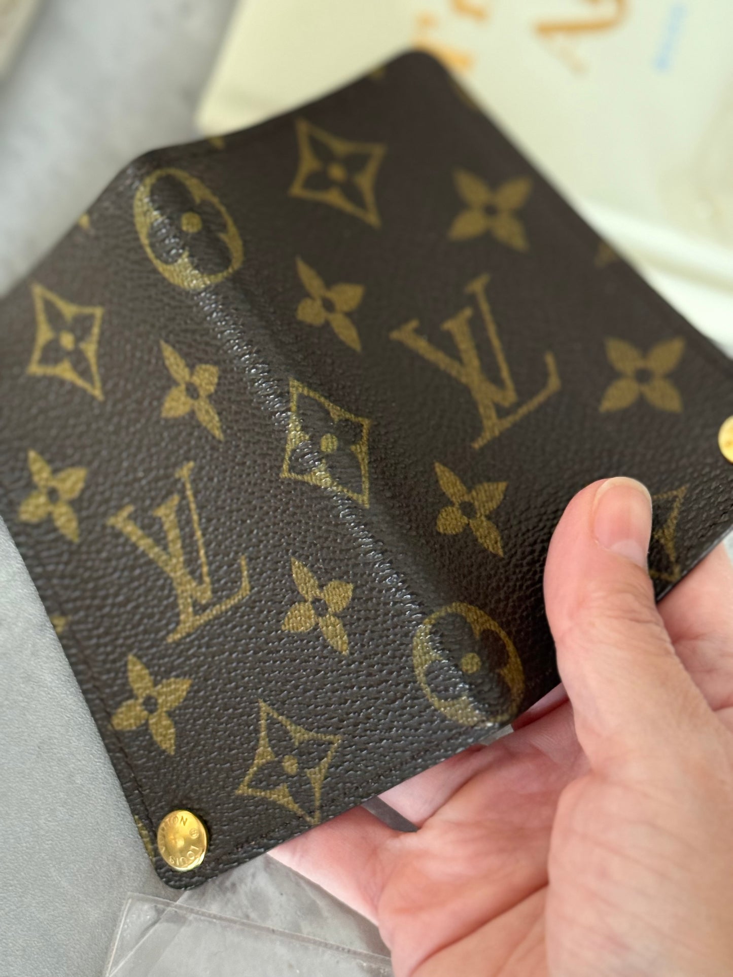 LV Pression card holder