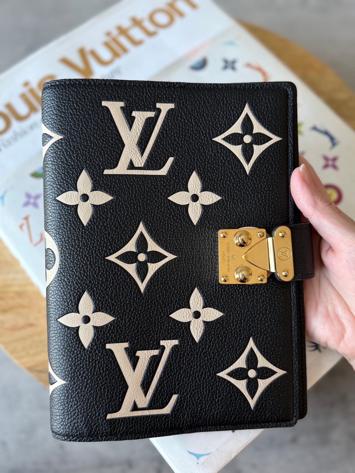 LV Giant Bicolor Cover