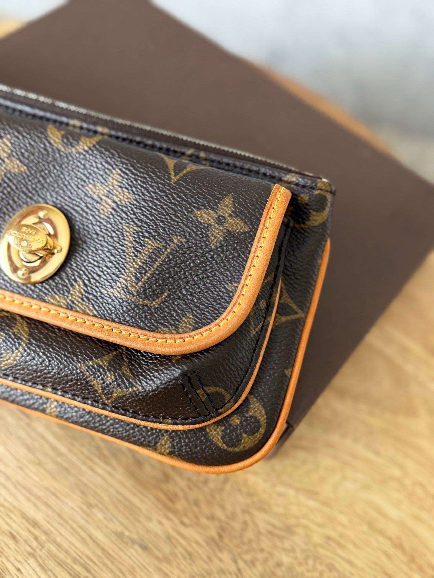 LV Tikal Pochette