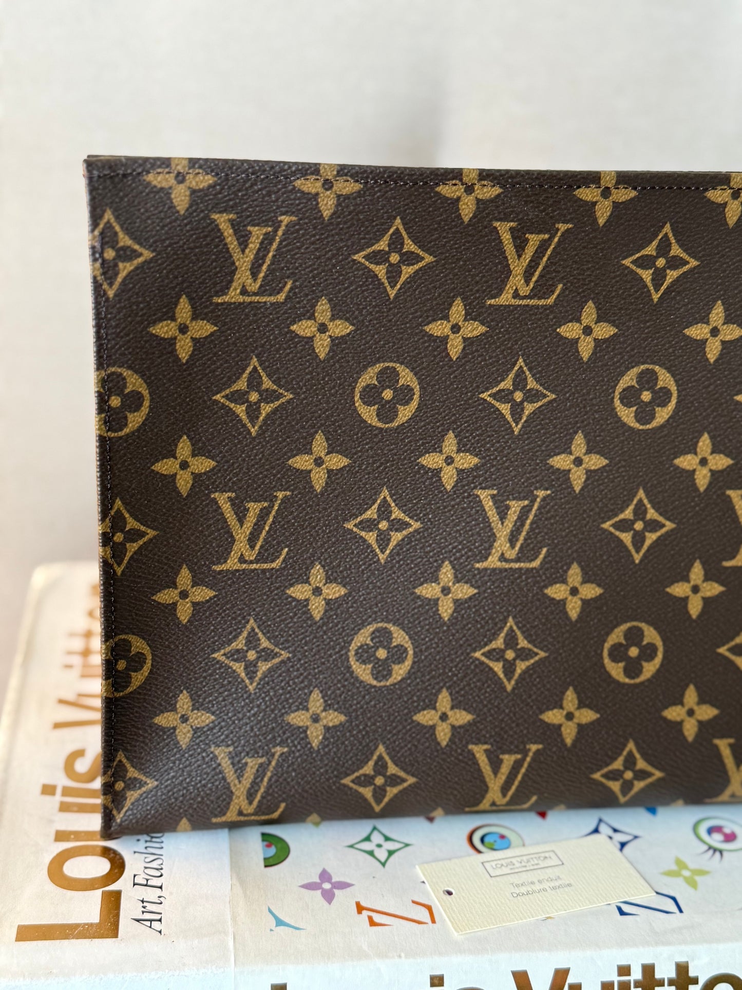LV Toiletry 26