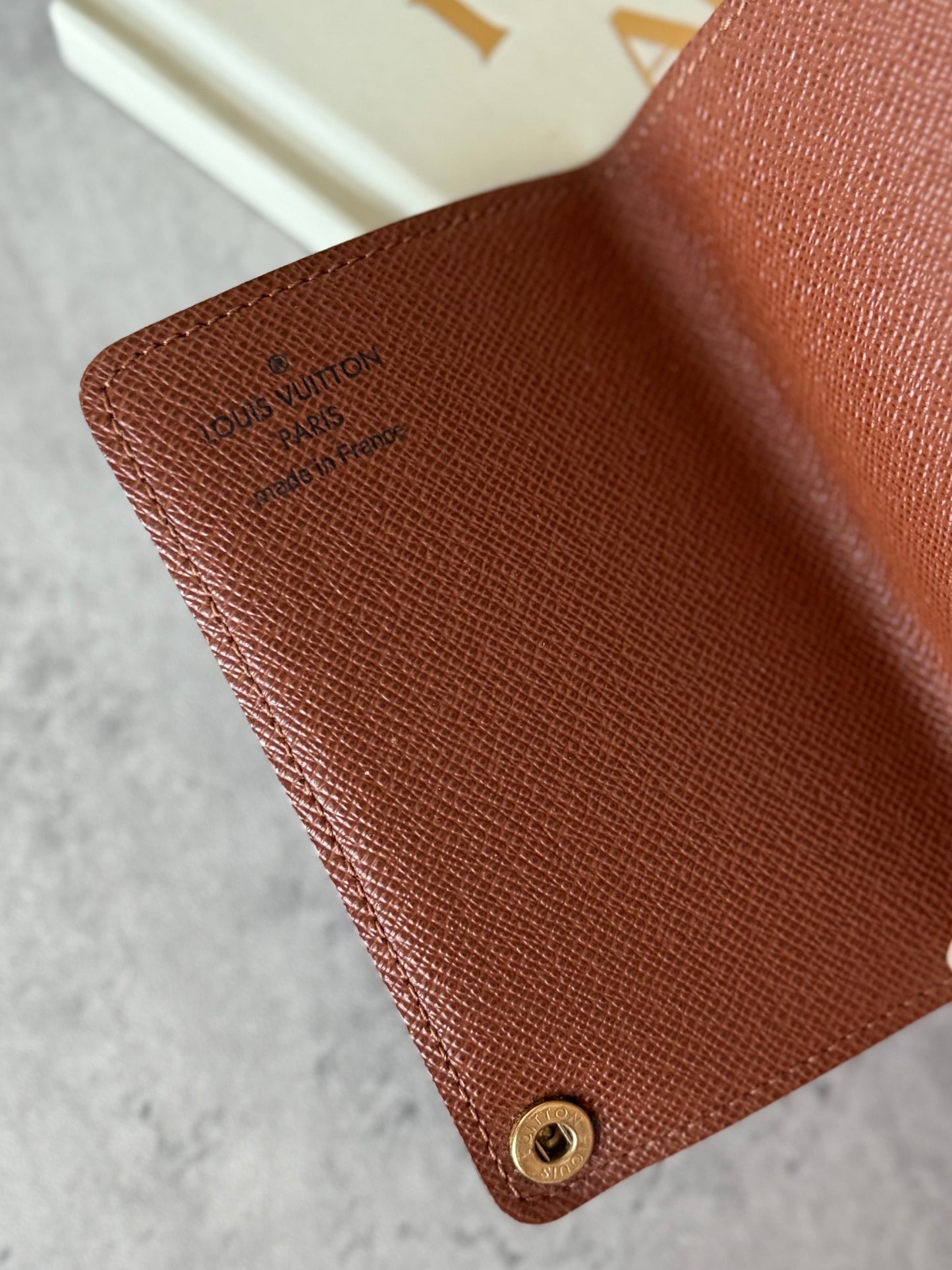 LV Pression card holder