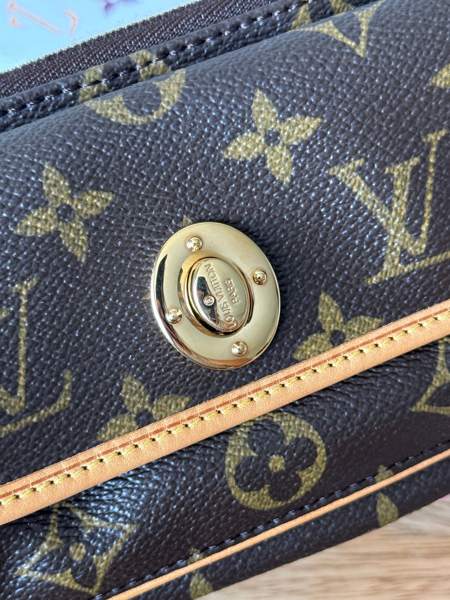 LV Tikal Pochette