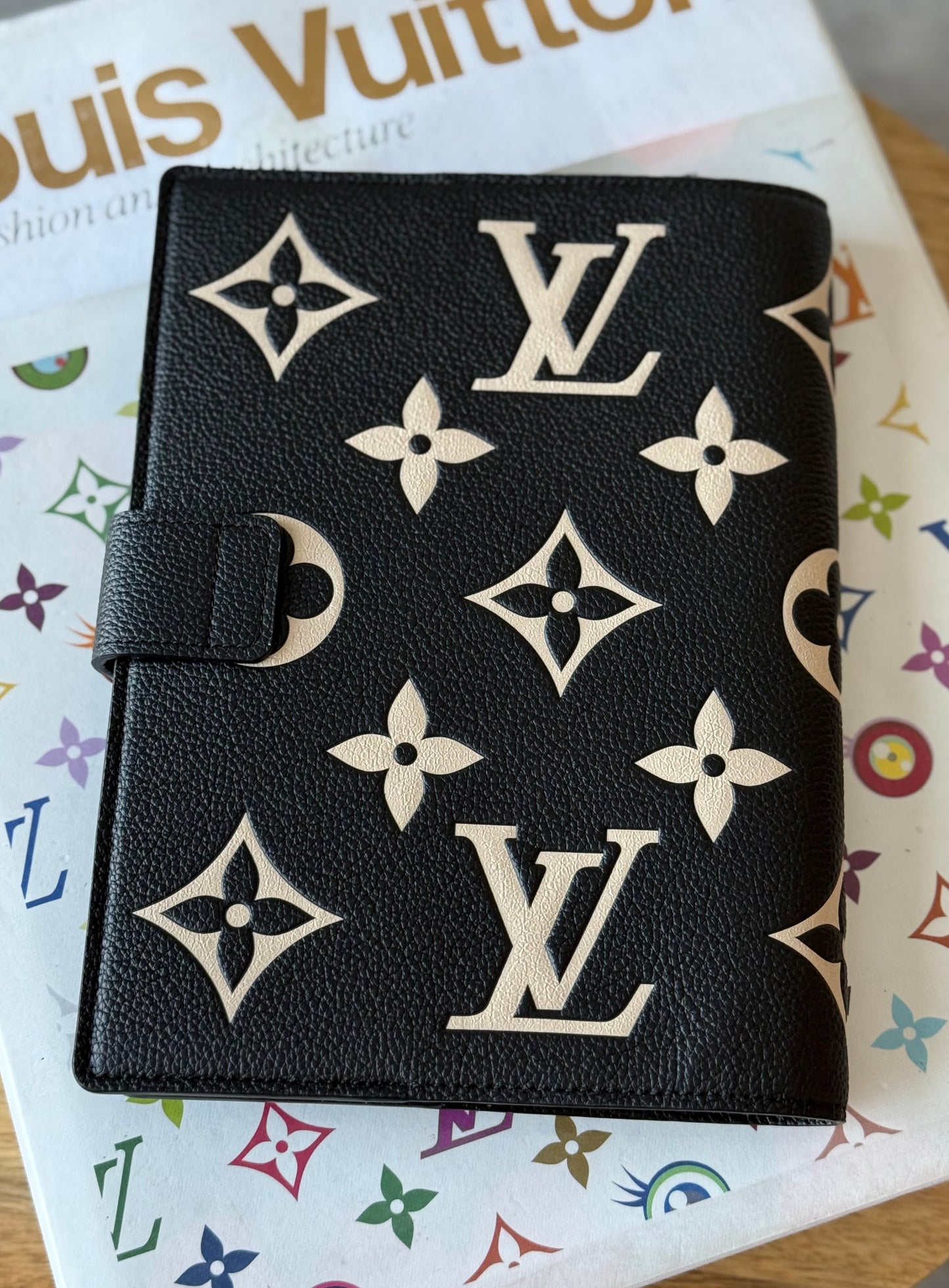 LV Giant Bicolor Cover