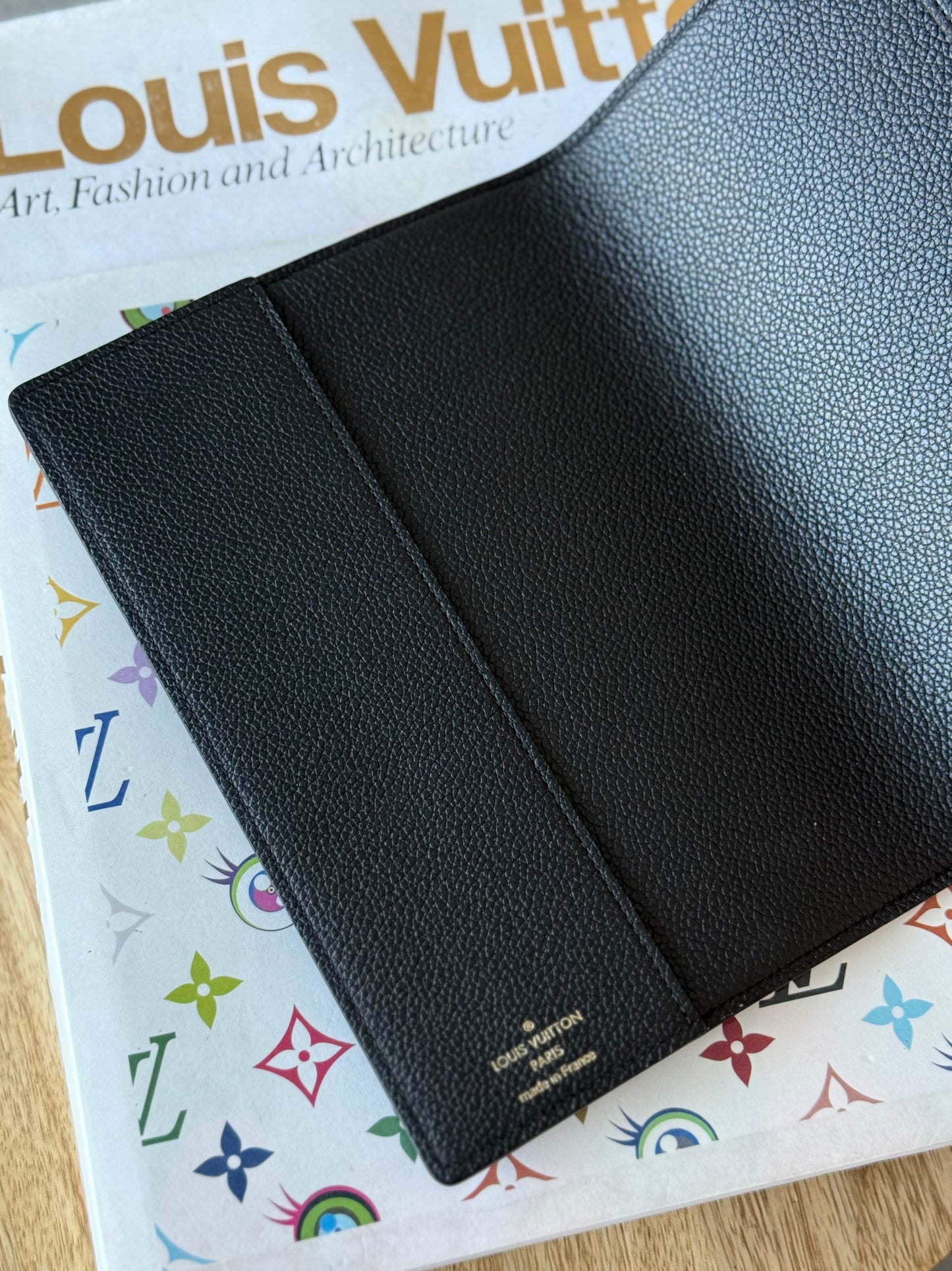 LV Giant Bicolor Cover