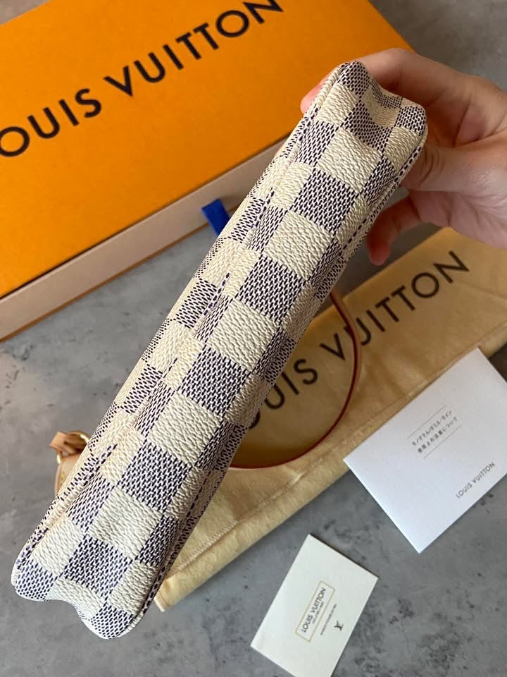 LV Pochette Accesoires Azur