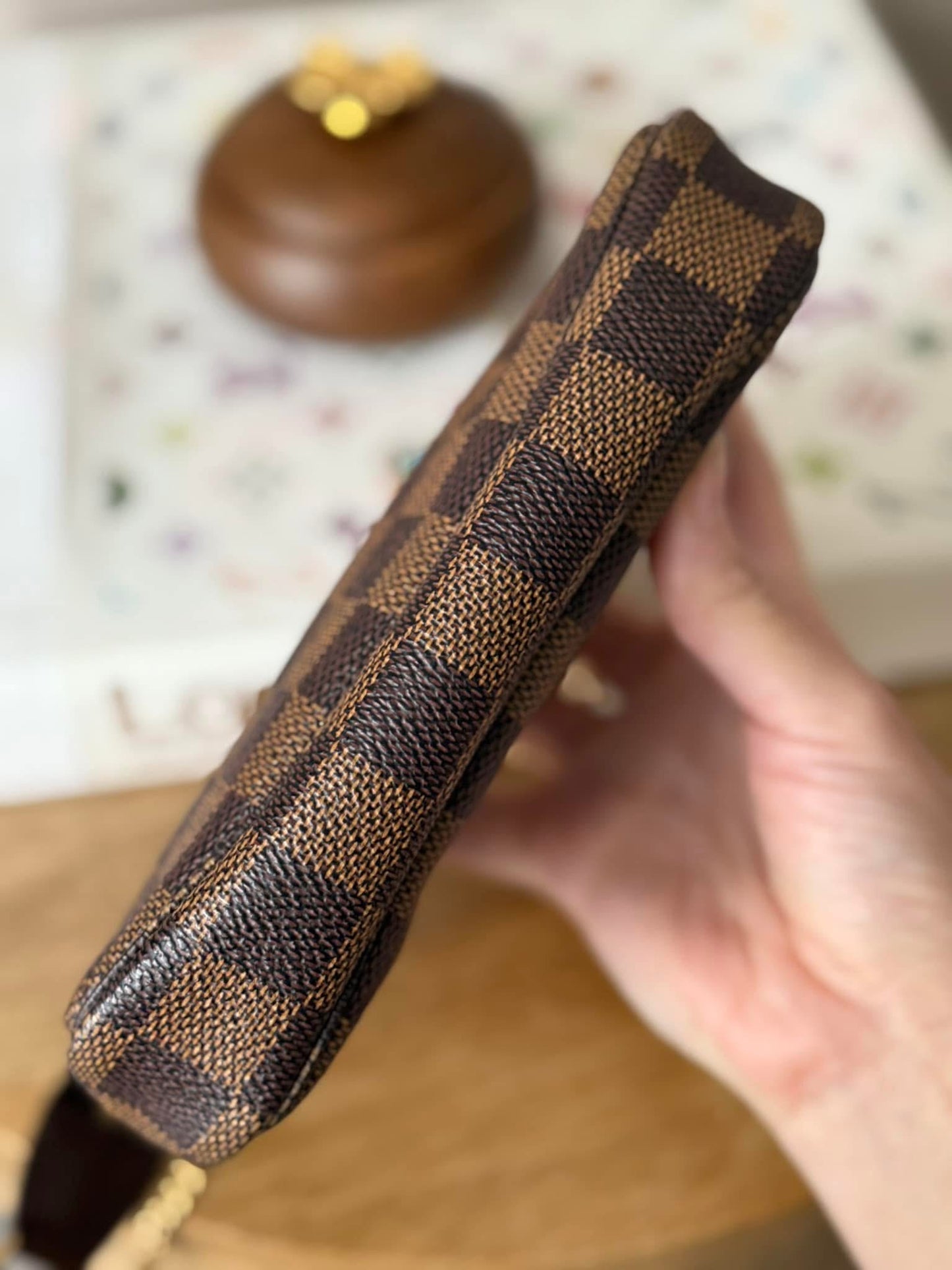 LV DE Bucket Pochette