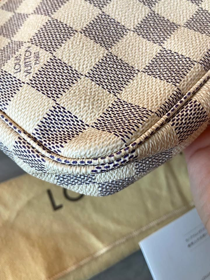 LV Pochette Accesoires Azur