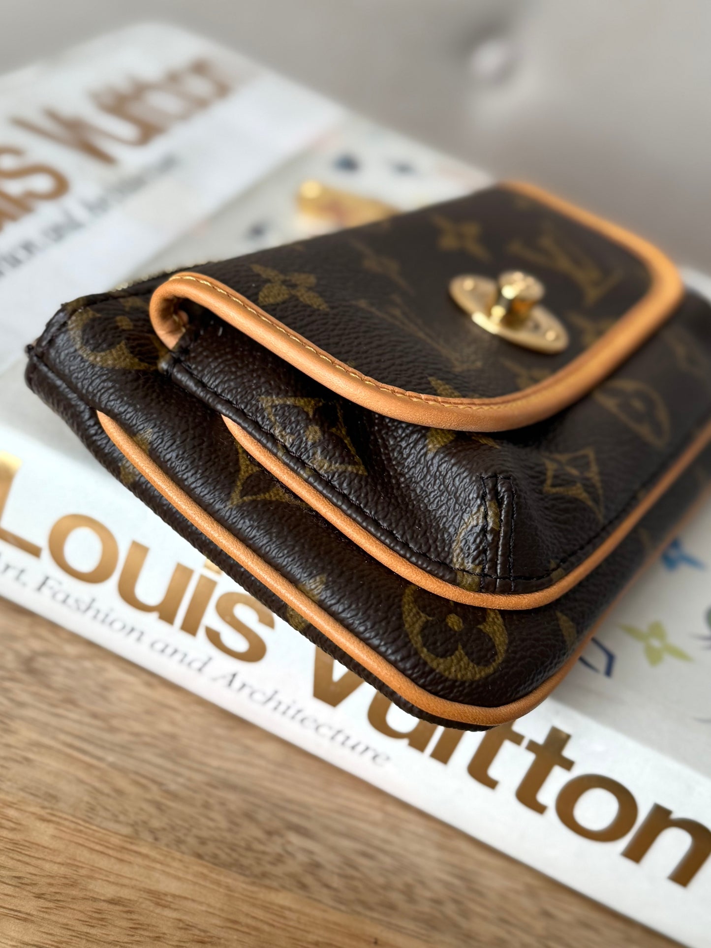 LV Tikal Pochette
