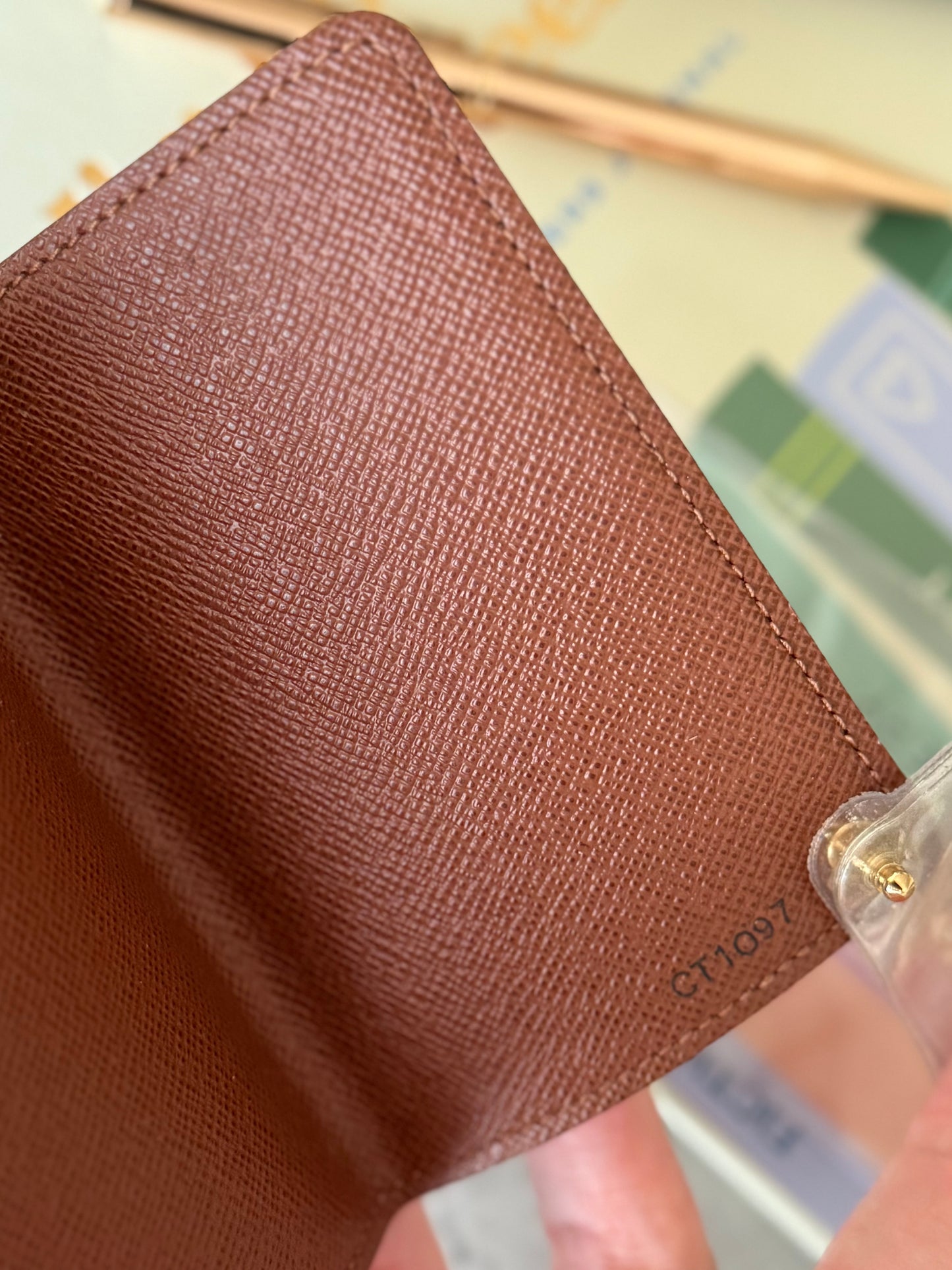 LV Pression card holder