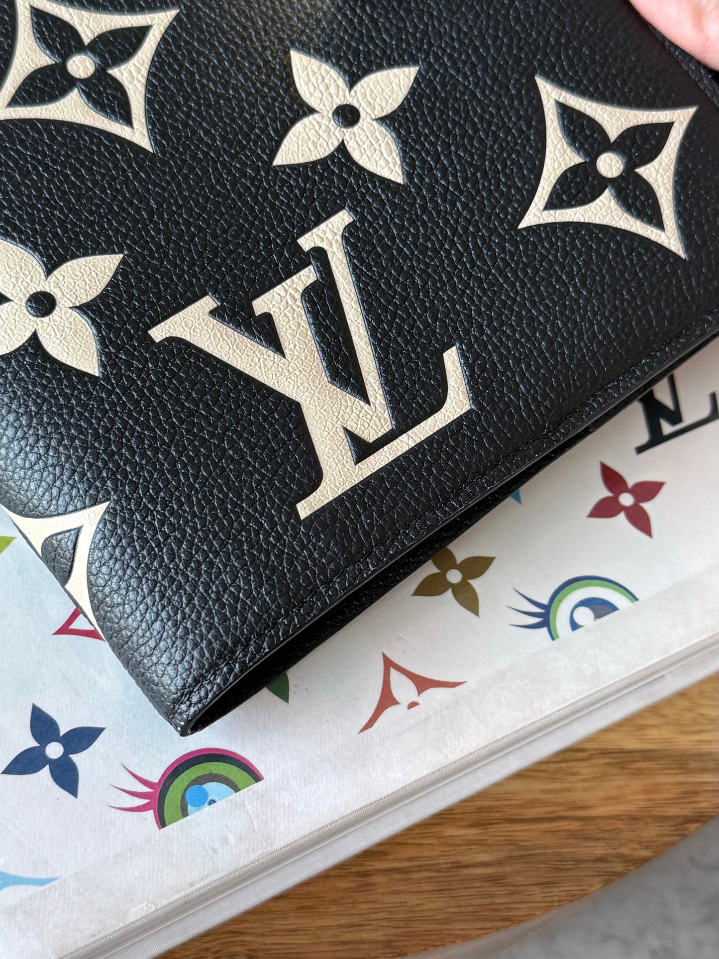 LV Giant Bicolor Cover