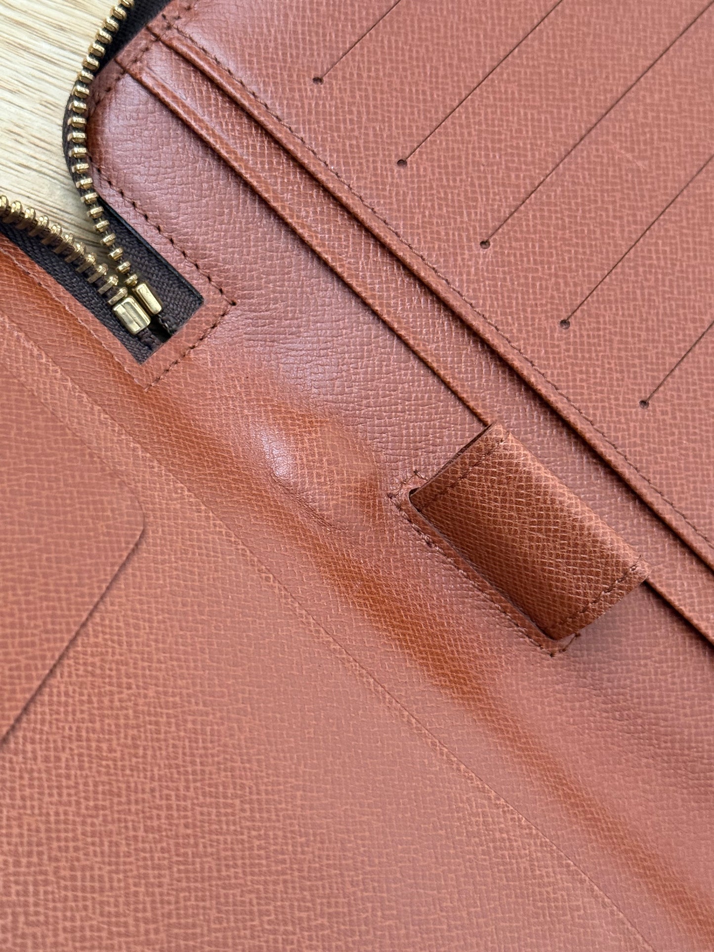 LV Travel Organizer