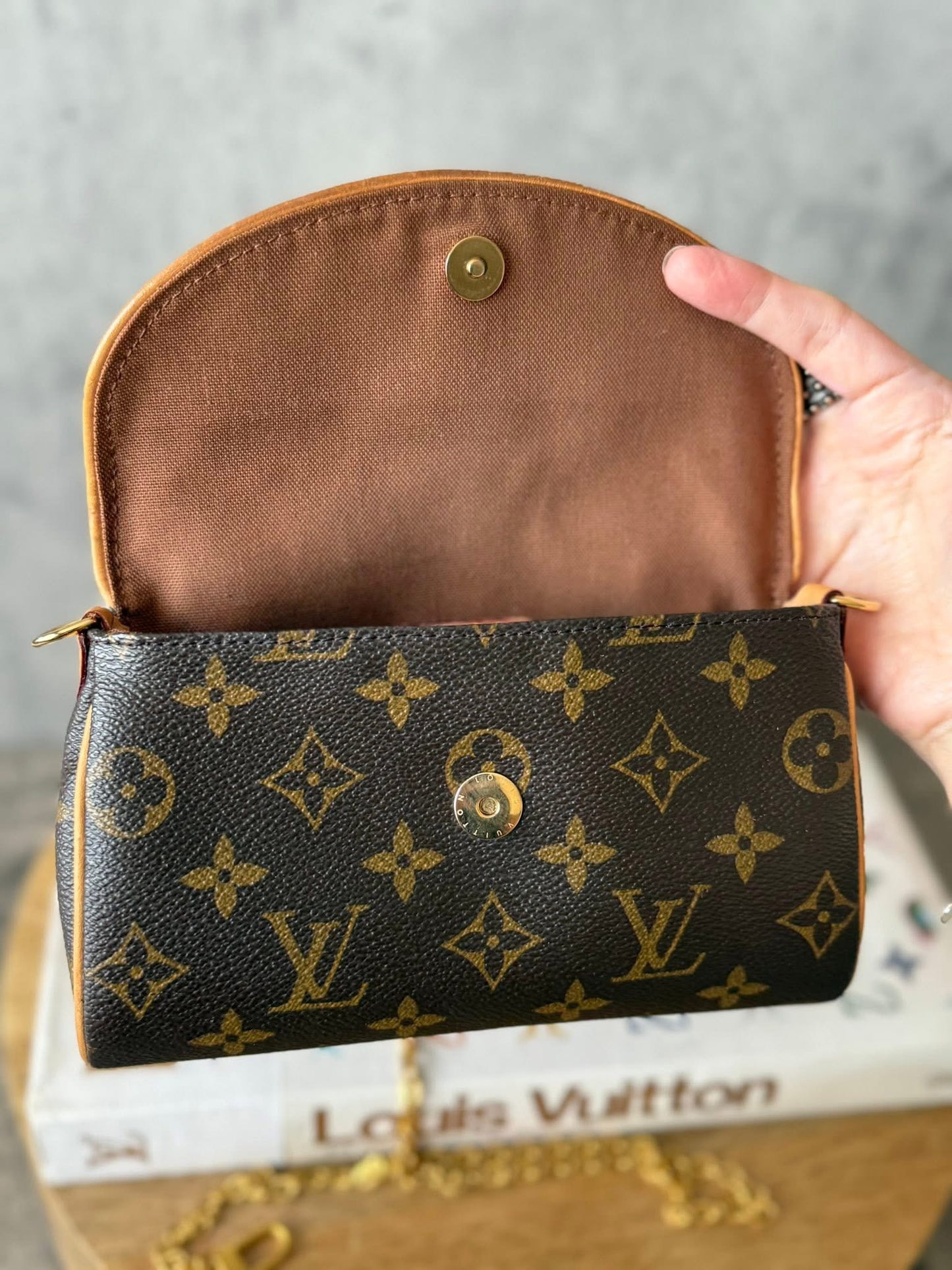 LV Friendly Pochette