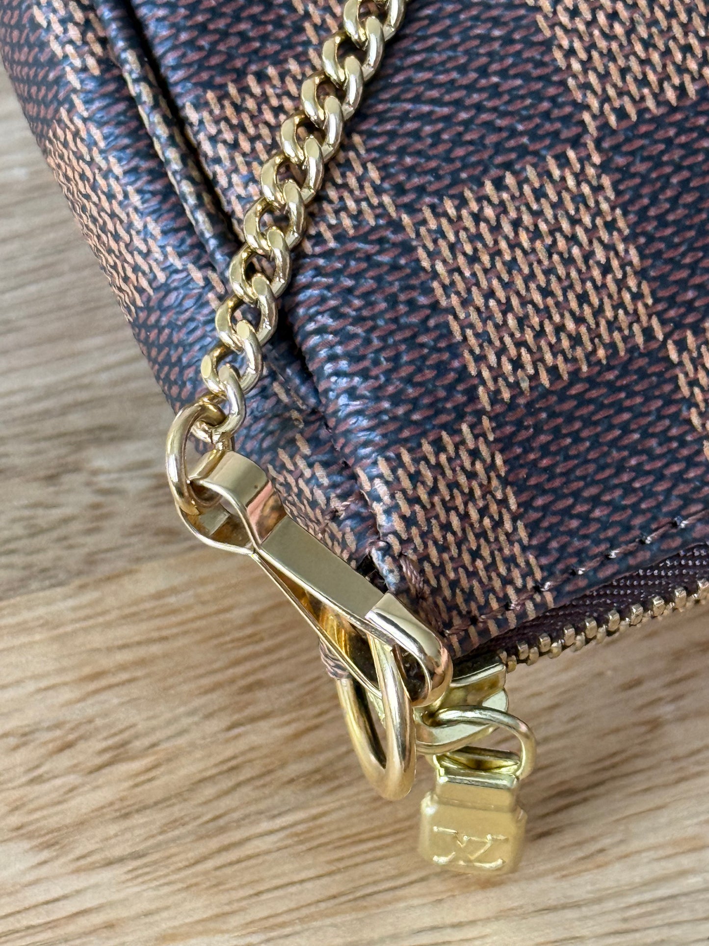 LV Bucket Pochette Damier Ebene