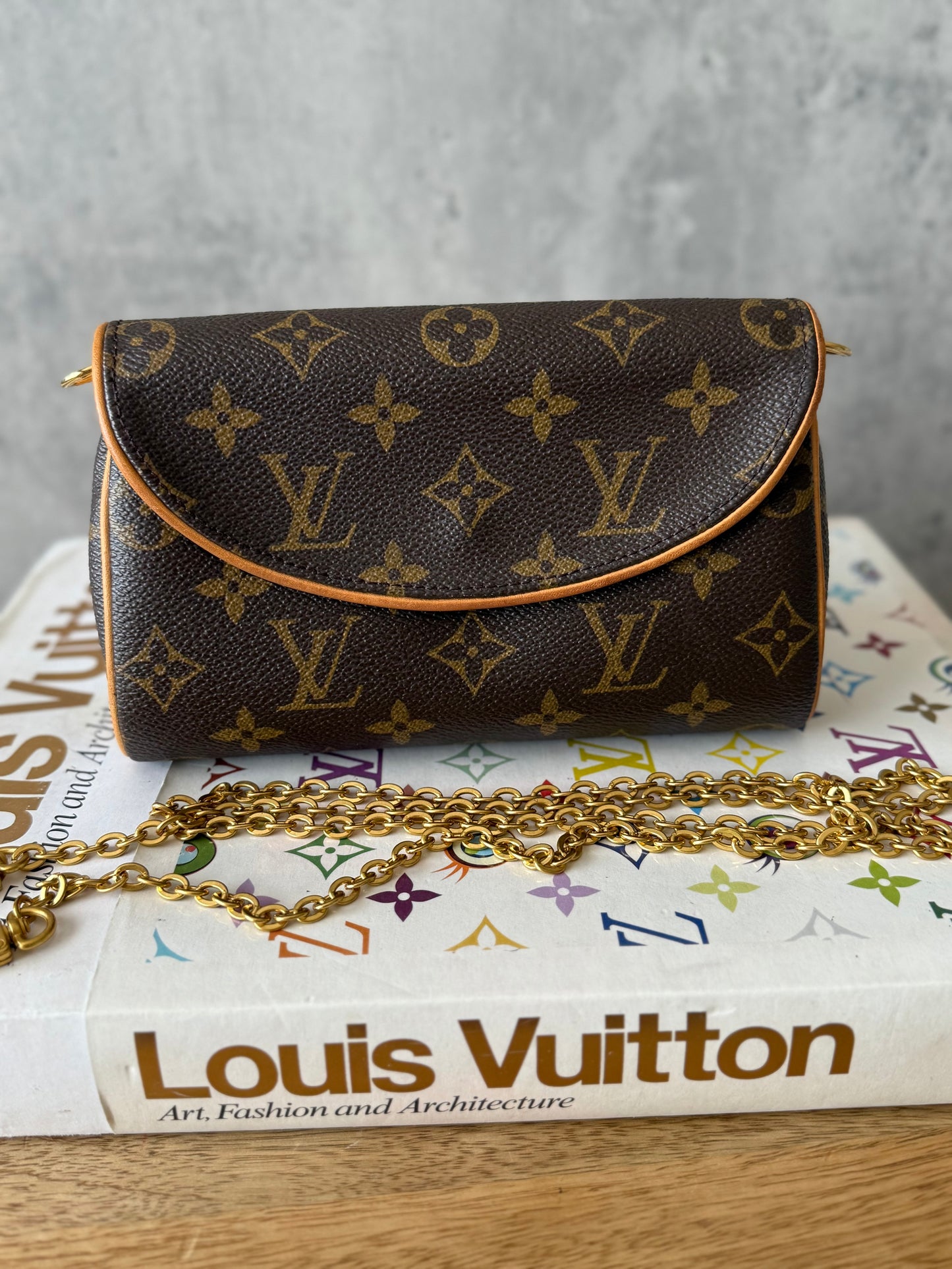 LV Friendly Pochette
