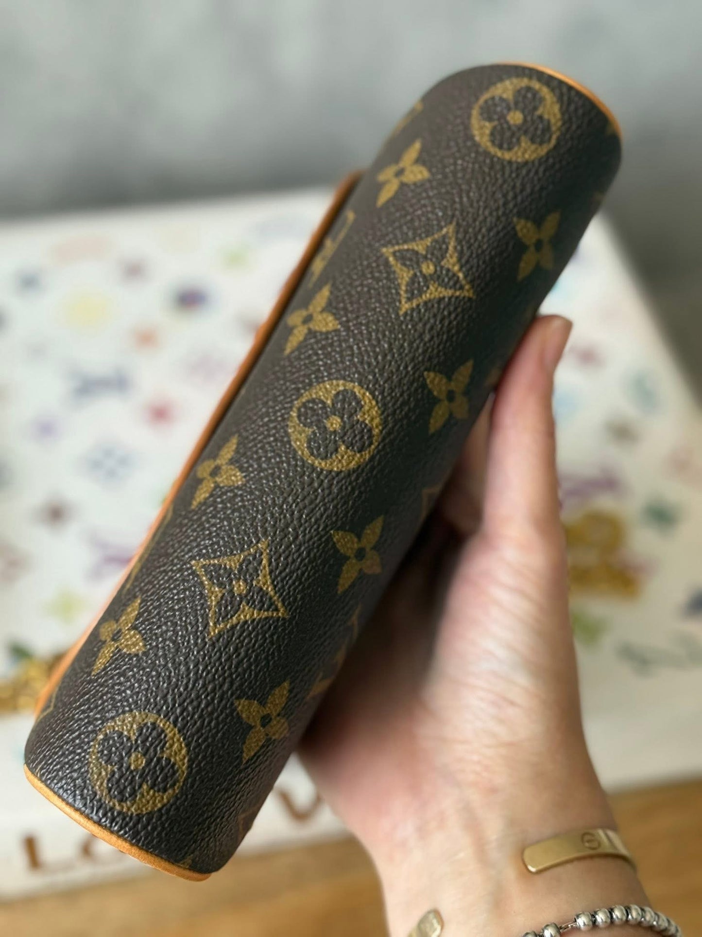 LV Friendly Pochette