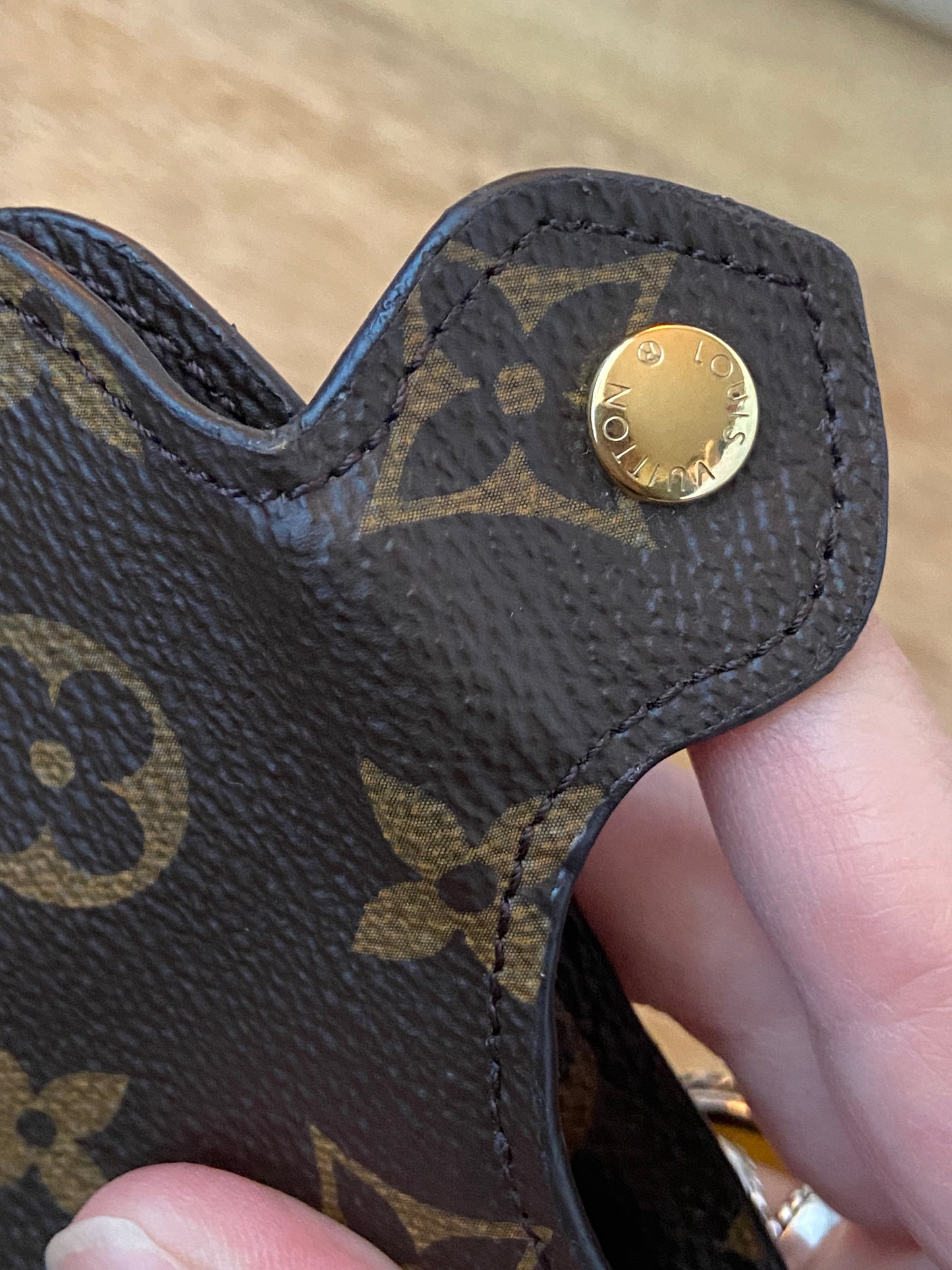 LV Etui MM Sunglasses case