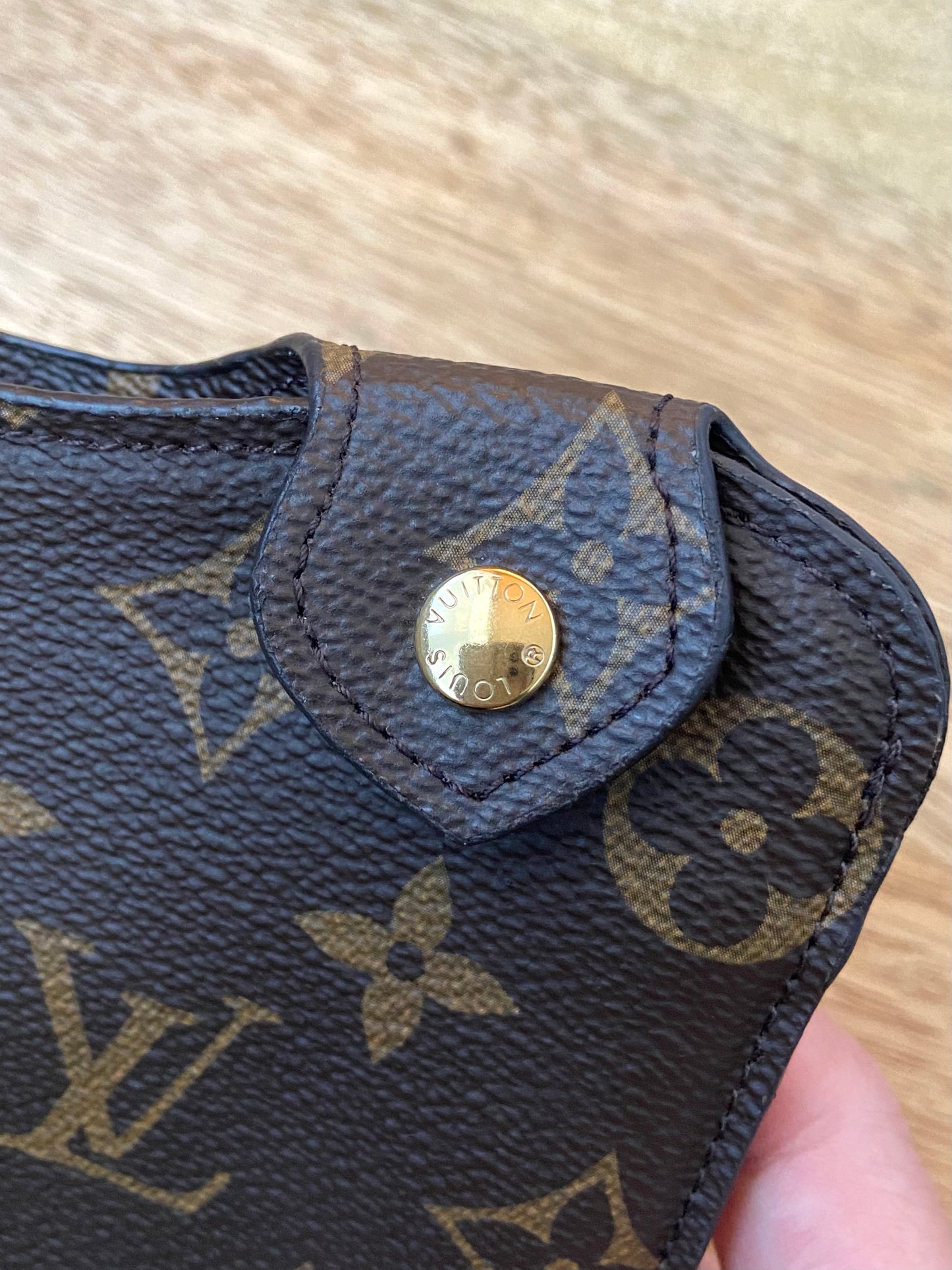 LV Etui MM Sunglasses case