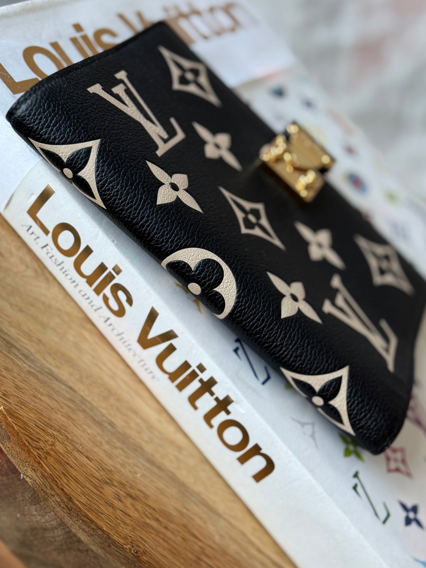 LV Giant Bicolor Cover
