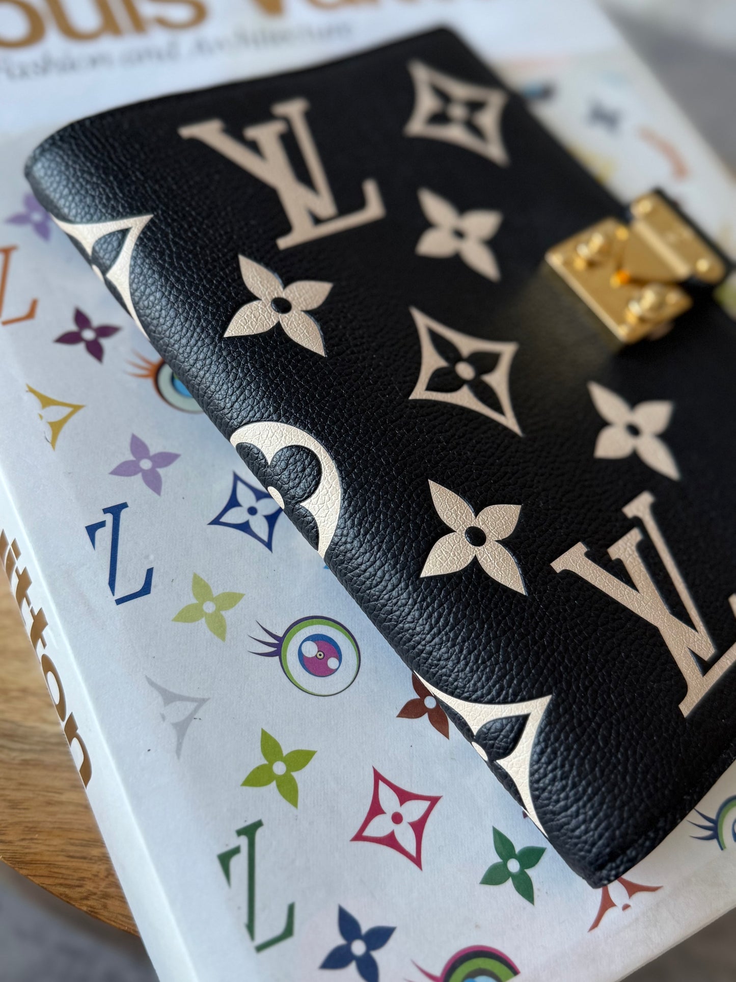 LV Giant Bicolor Cover
