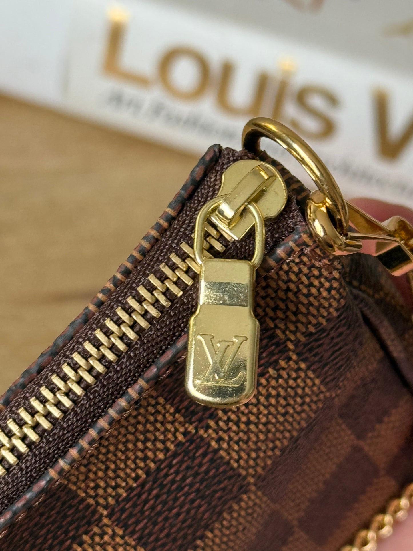 LV Bucket Pochette Damier Ebene