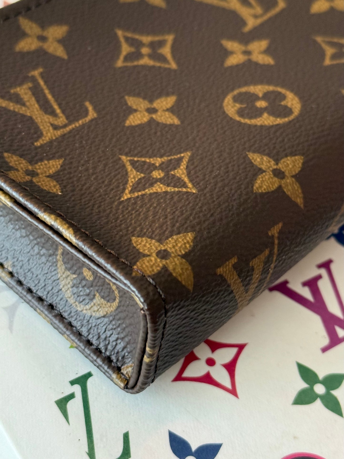 LV Toiletry 15 Pouch