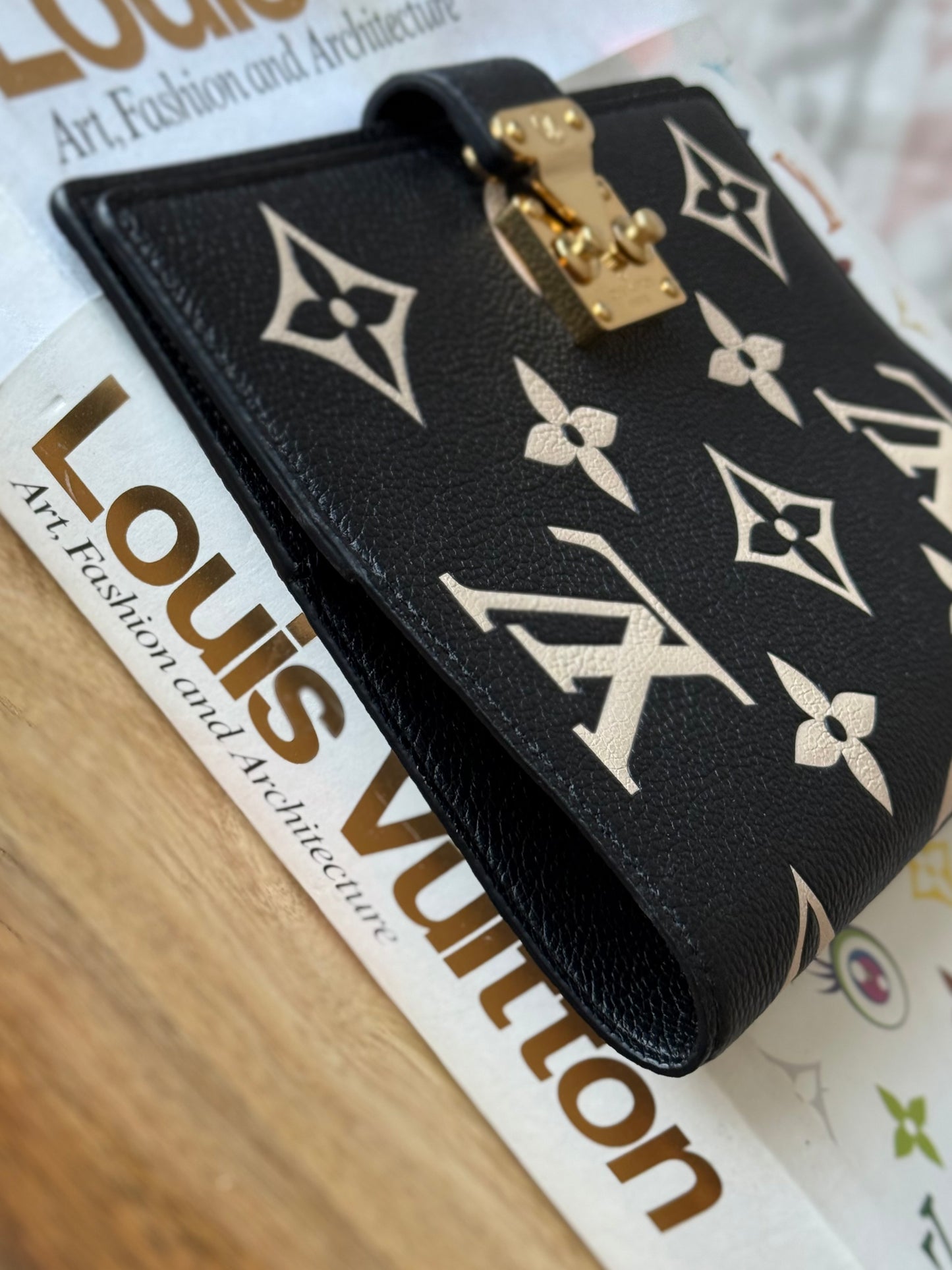 LV Giant Bicolor Cover