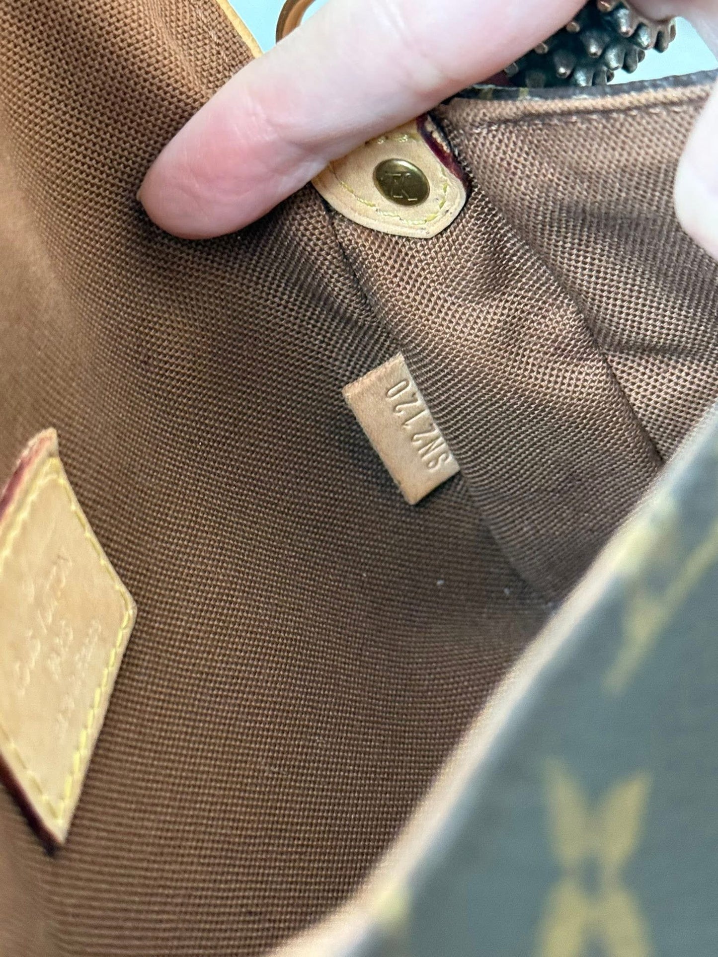 LV Friendly Pochette