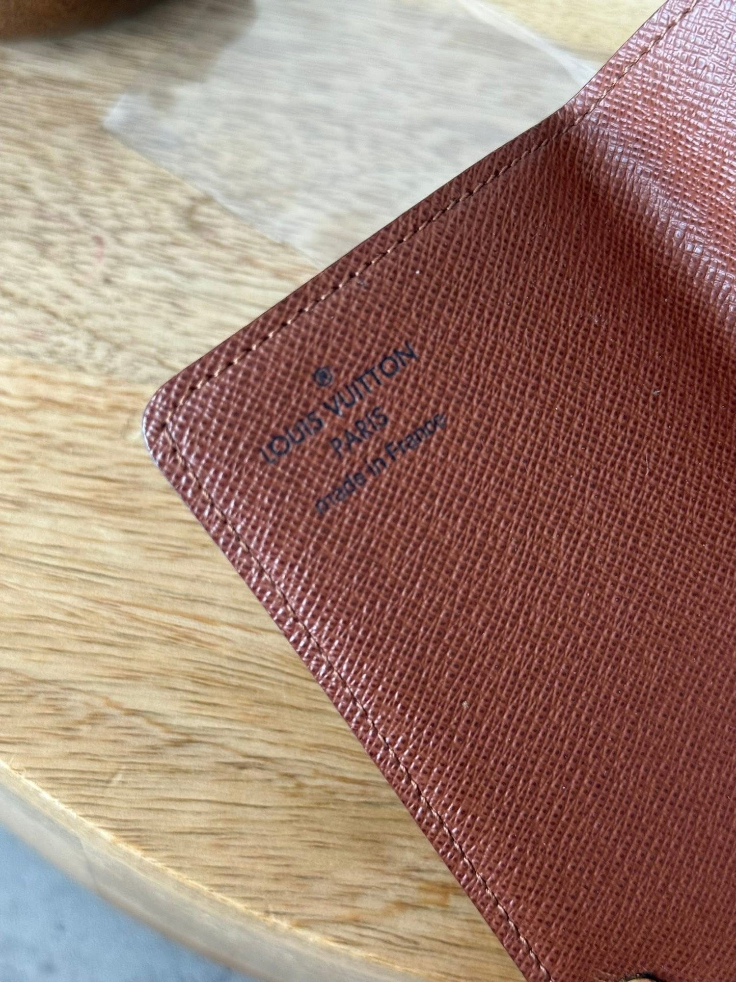 LV Pression card holder