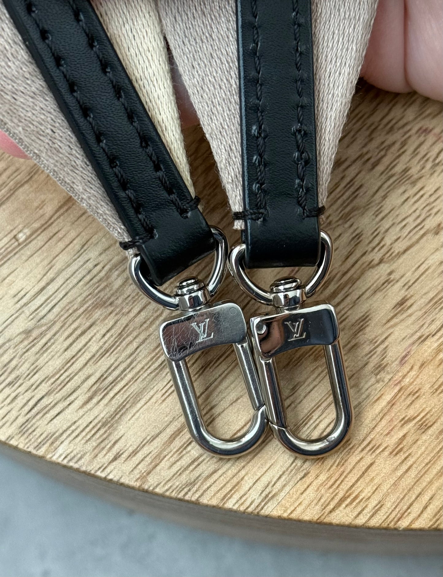 LV Adjustable guitar strap