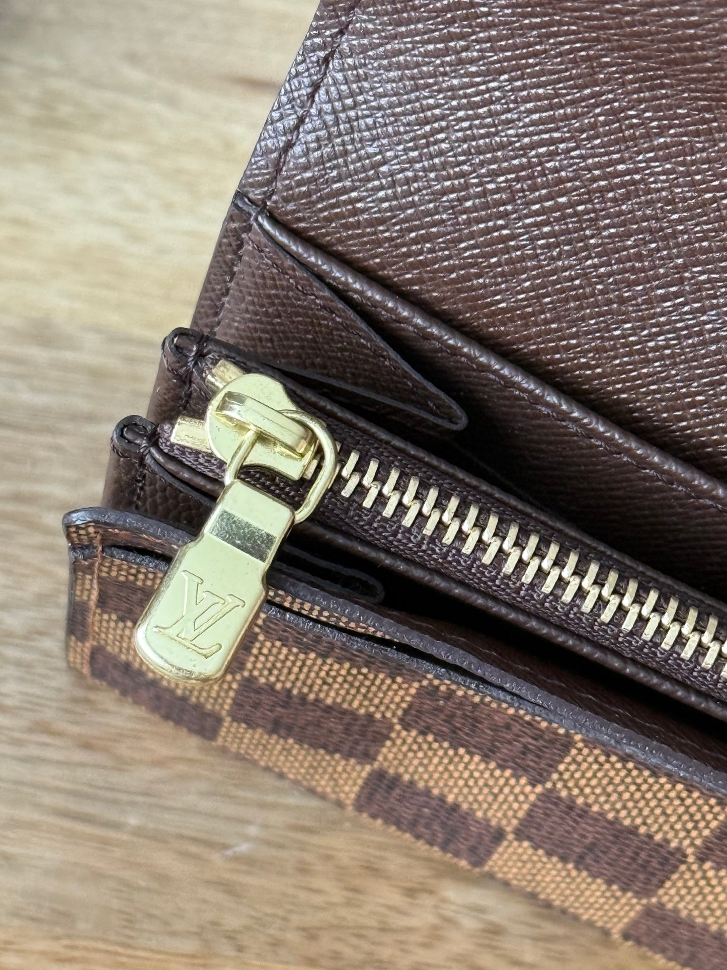 LV Sarah Wallet Damier Ebene