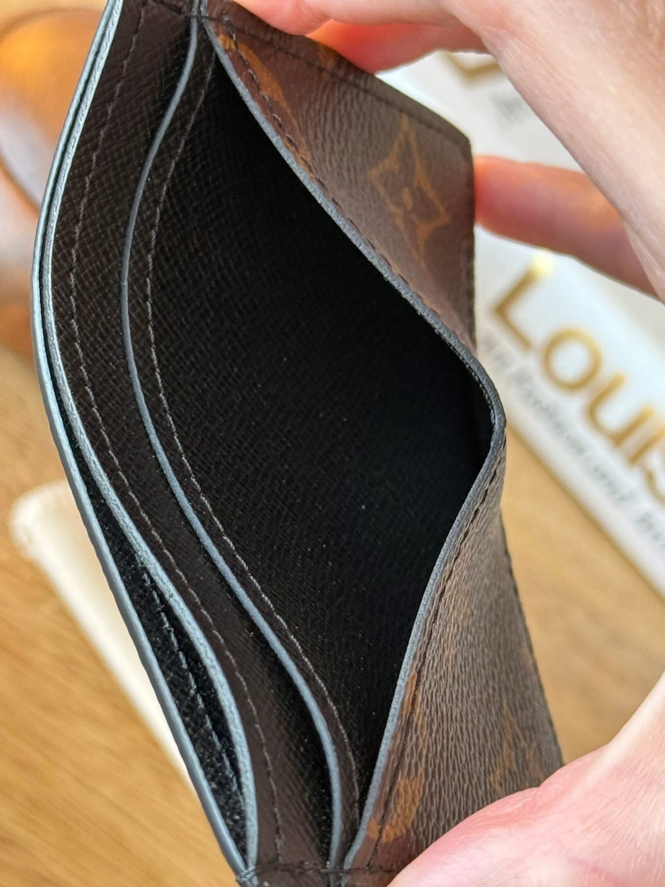 LV Neo Porte Cartes Macassar