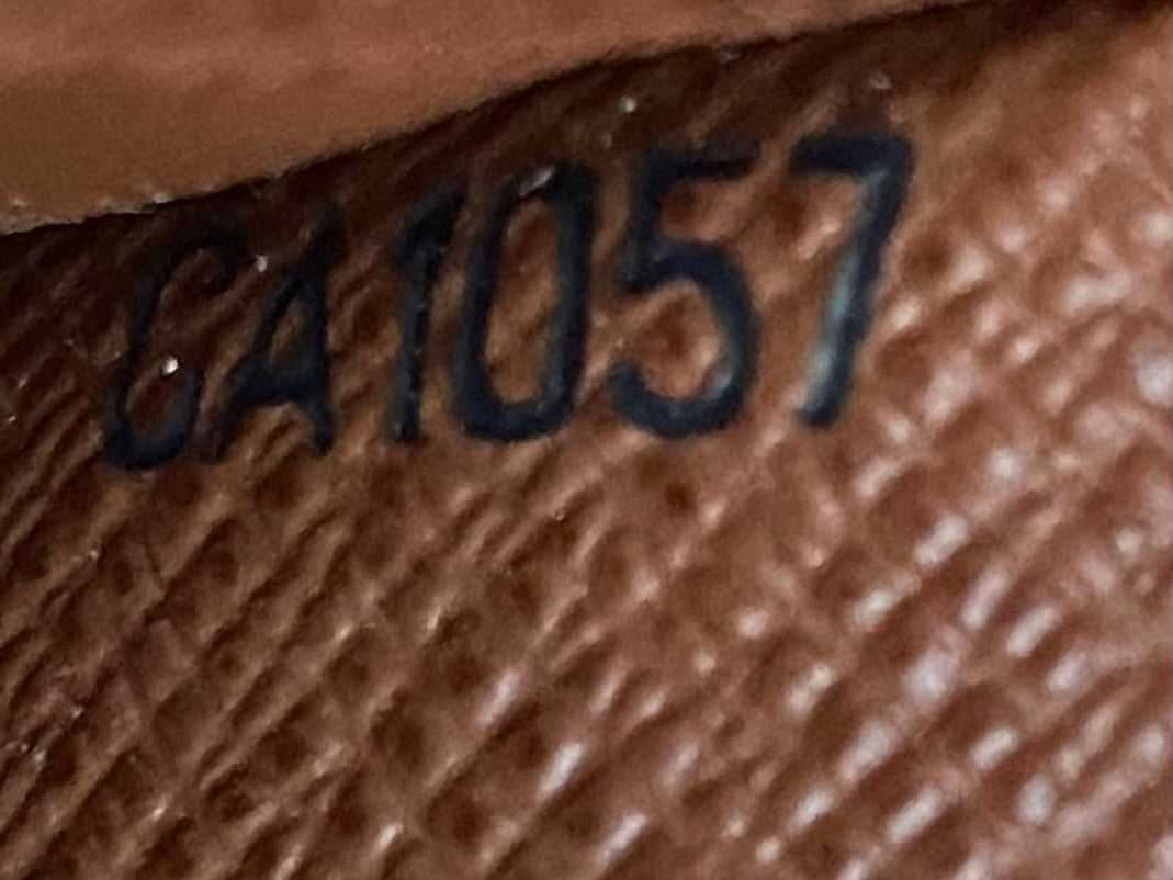 LV MEN’S WALLET MONOGRAM