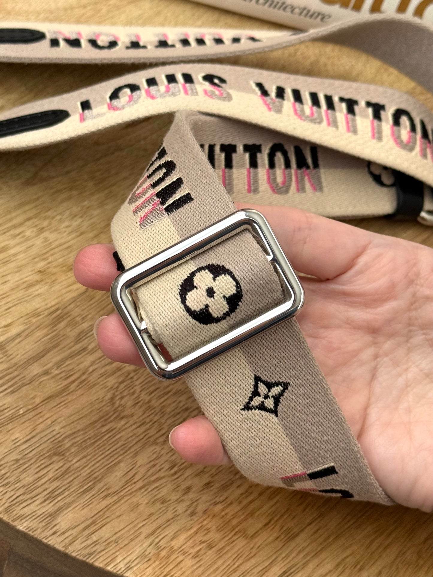 LV Adjustable guitar strap