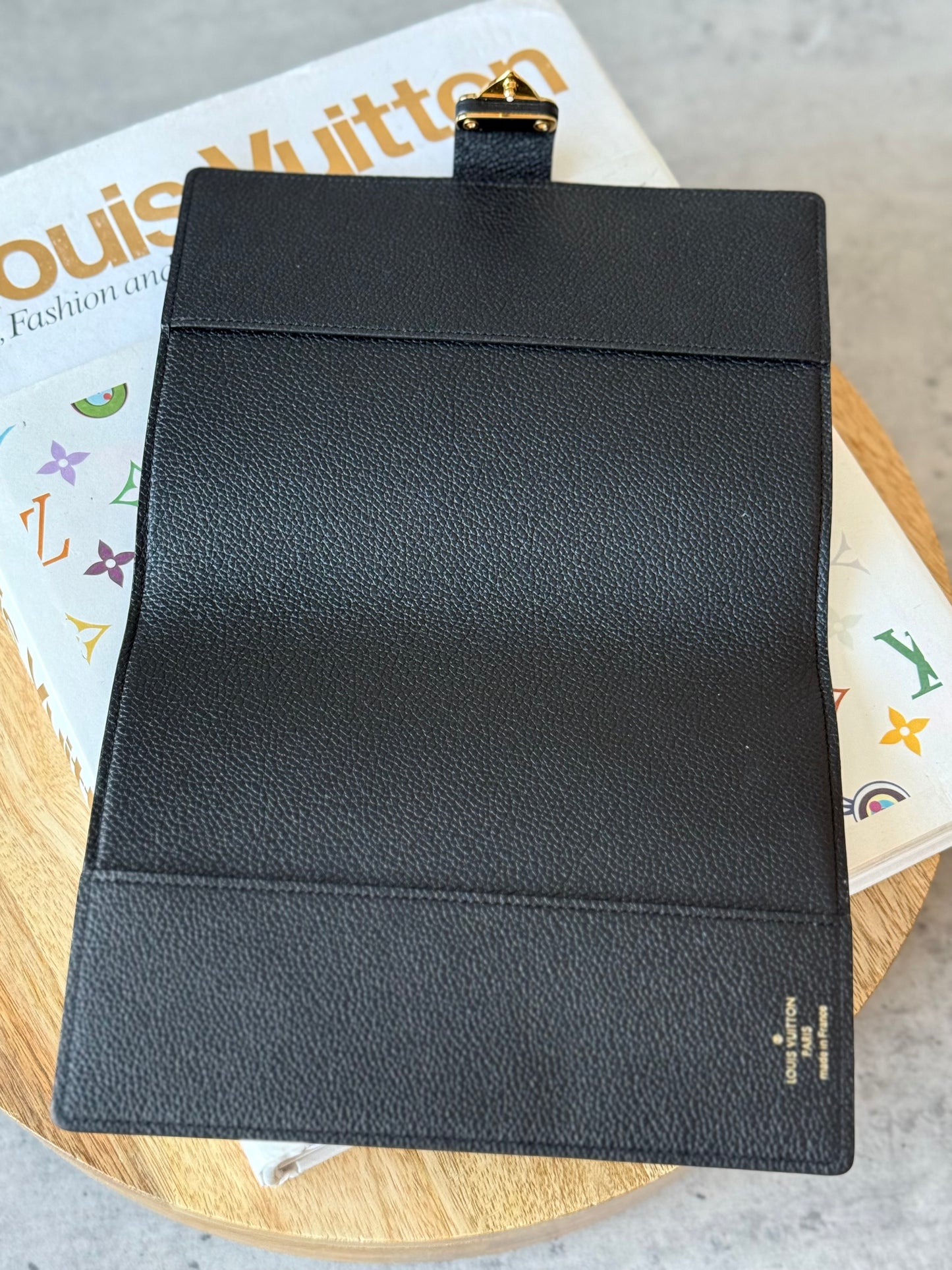 LV Giant Bicolor Cover