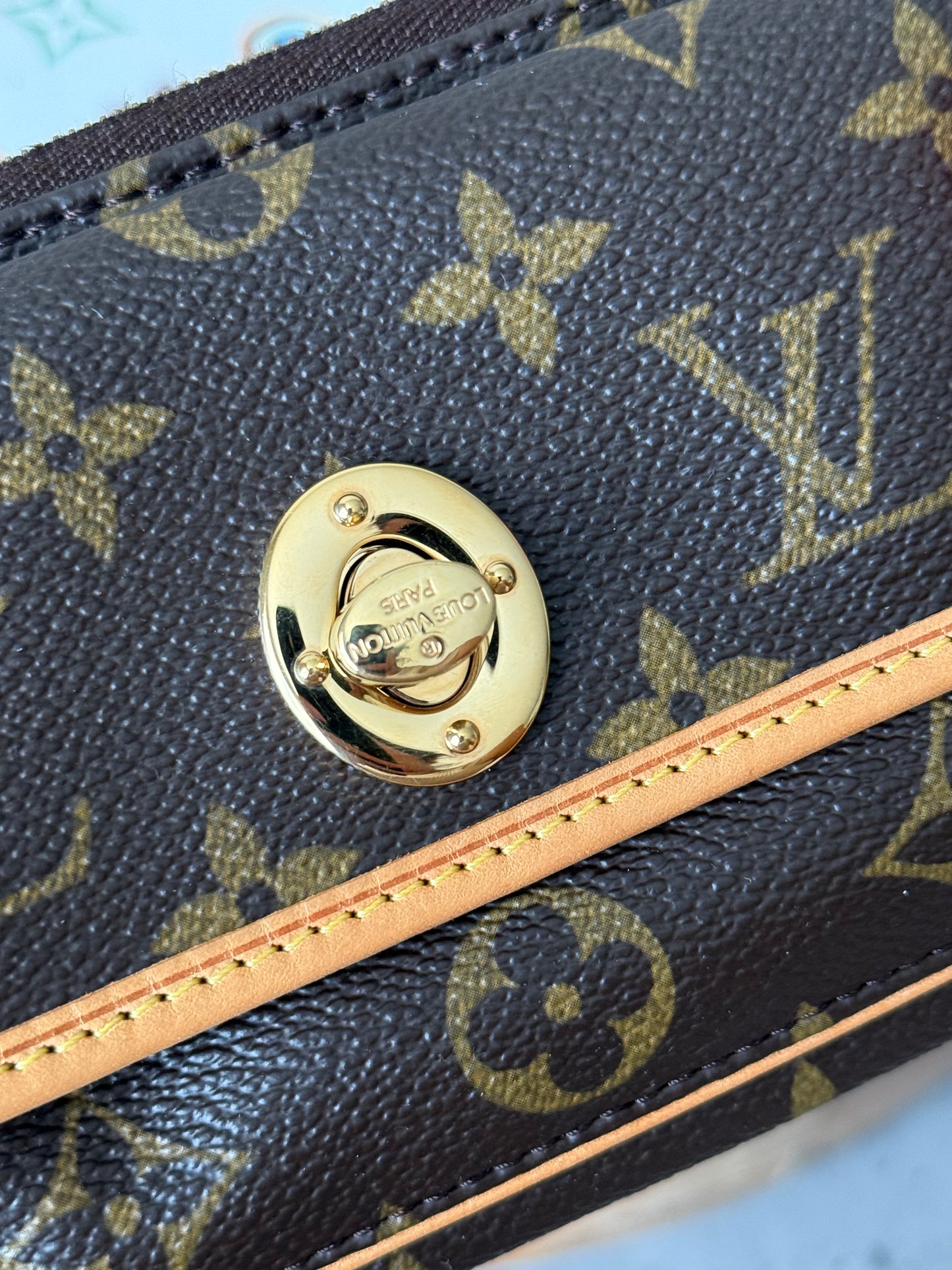 LV Tikal Pochette
