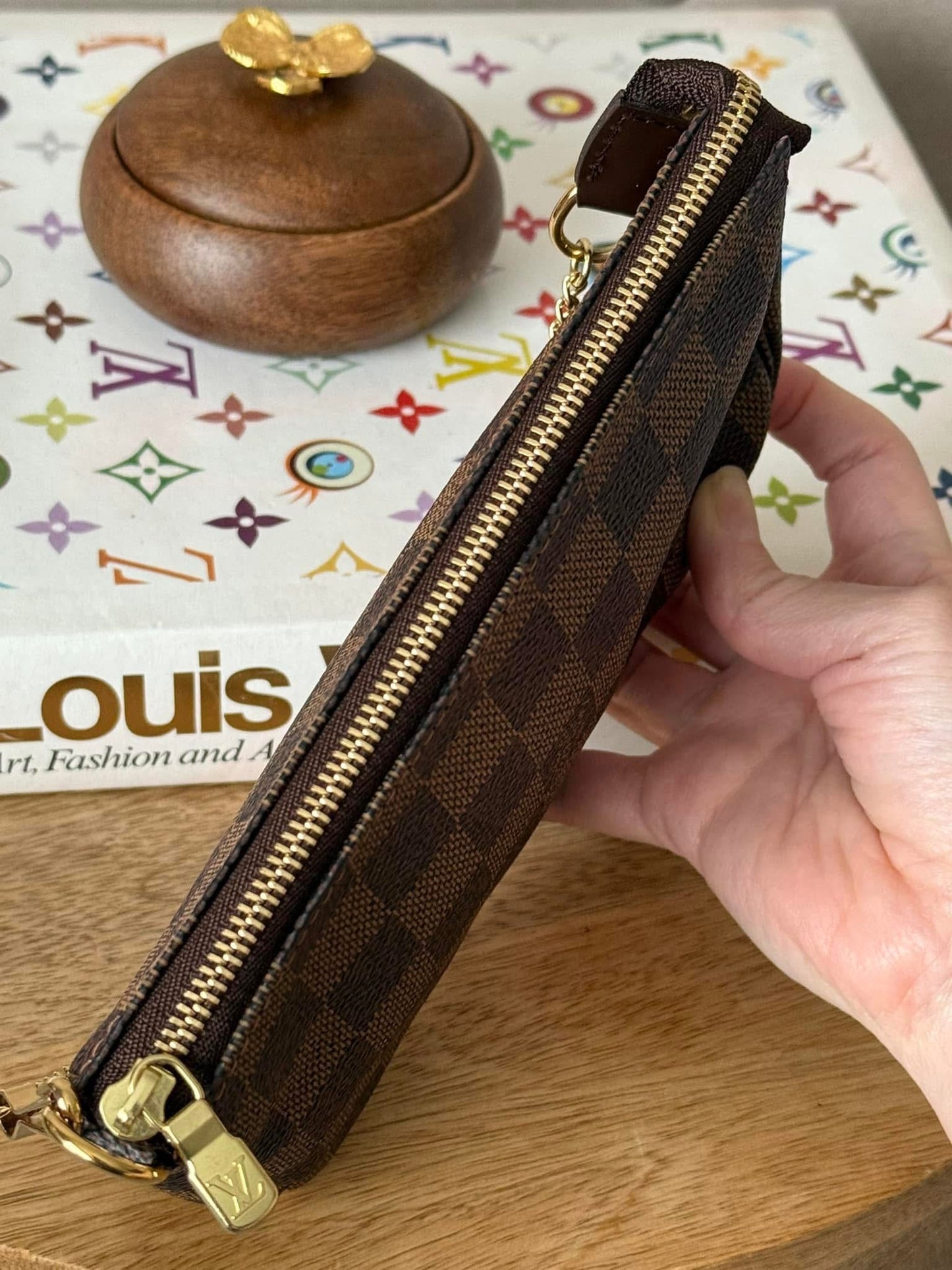 LV DE Bucket Pochette