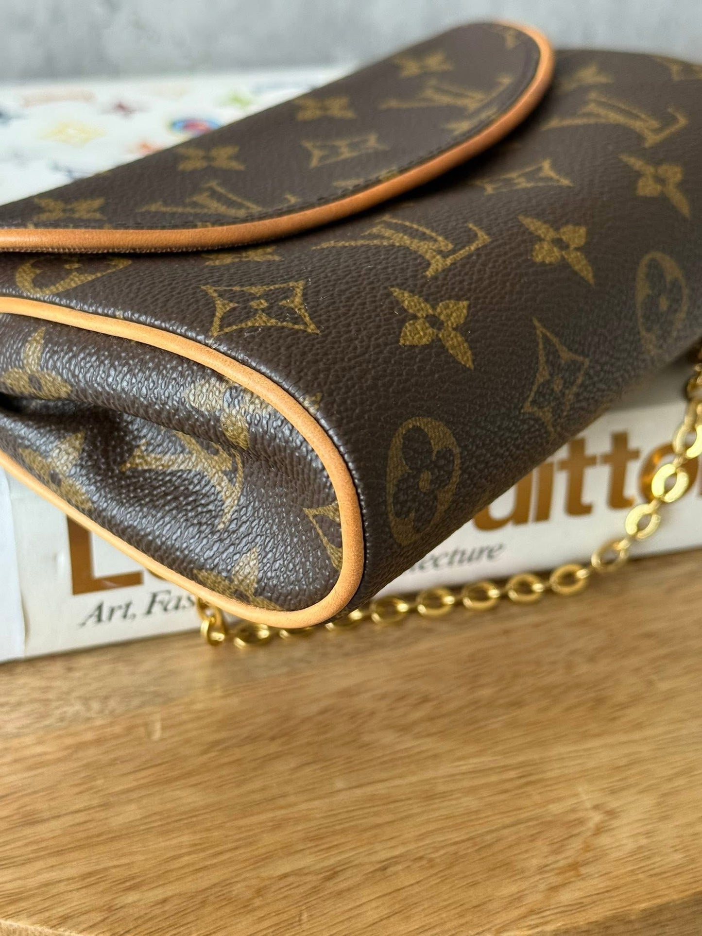 LV Friendly Pochette
