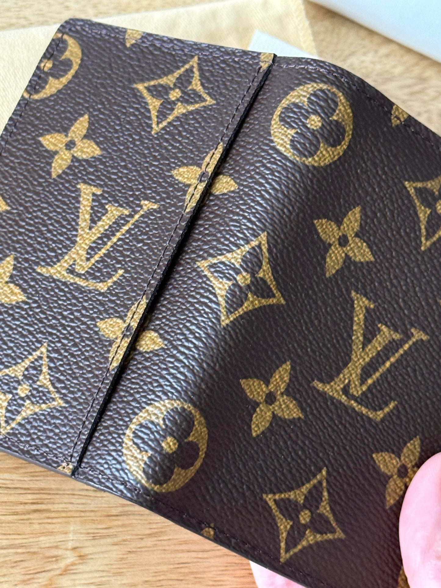 LV Pocket organizer