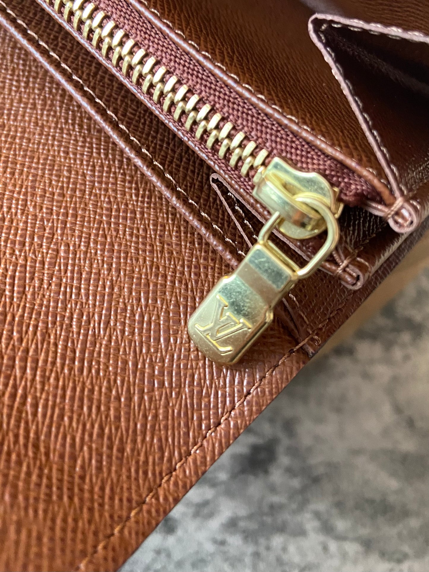 LV Sarah Wallet in Monogram