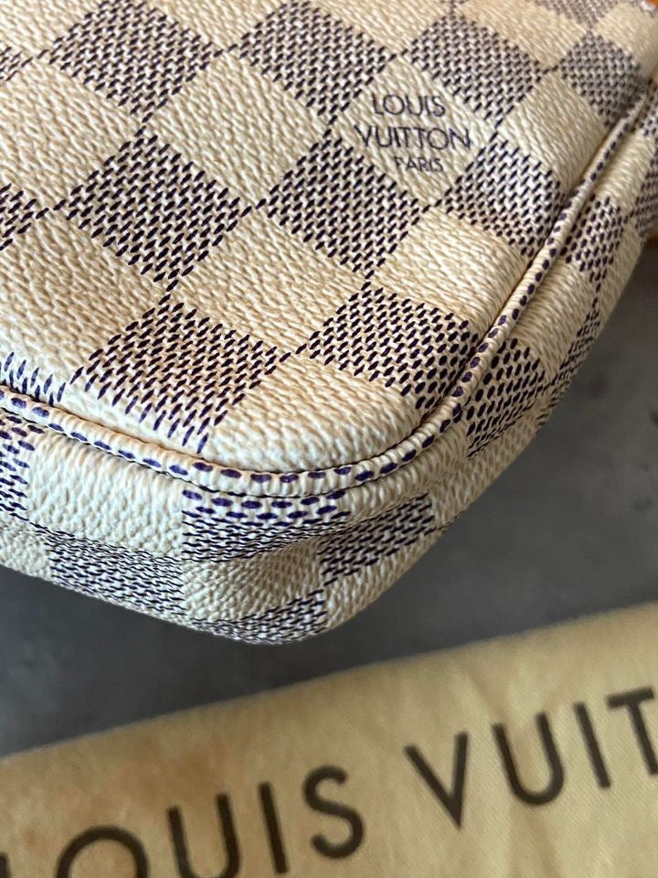 LV Pochette Accesoires Azur