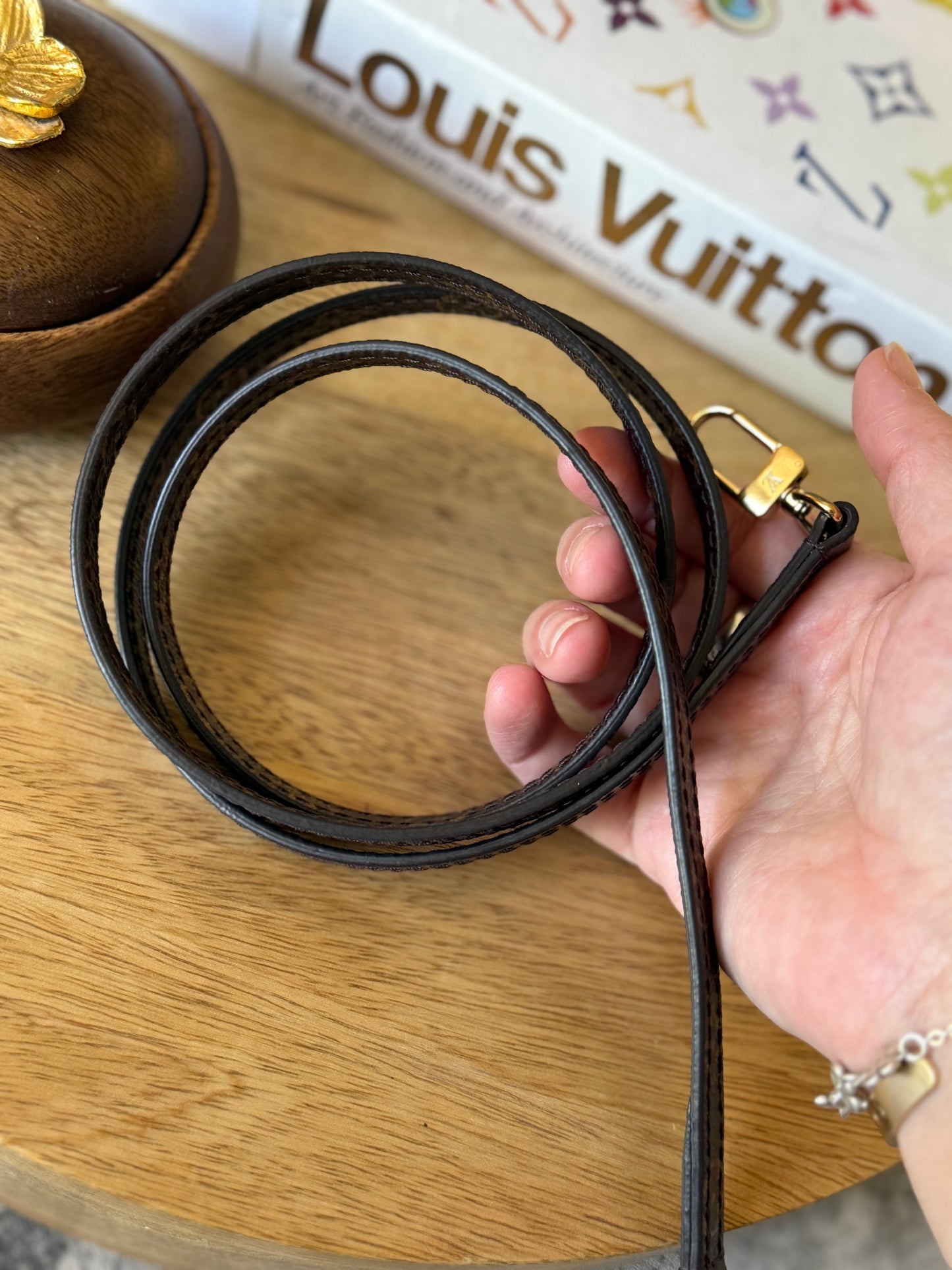 LV Thin crossbody mono strap.