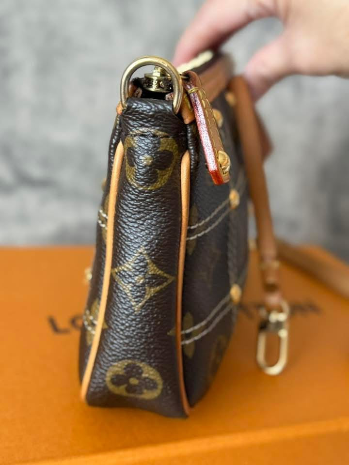 LV Rivetting Pochette Accessories