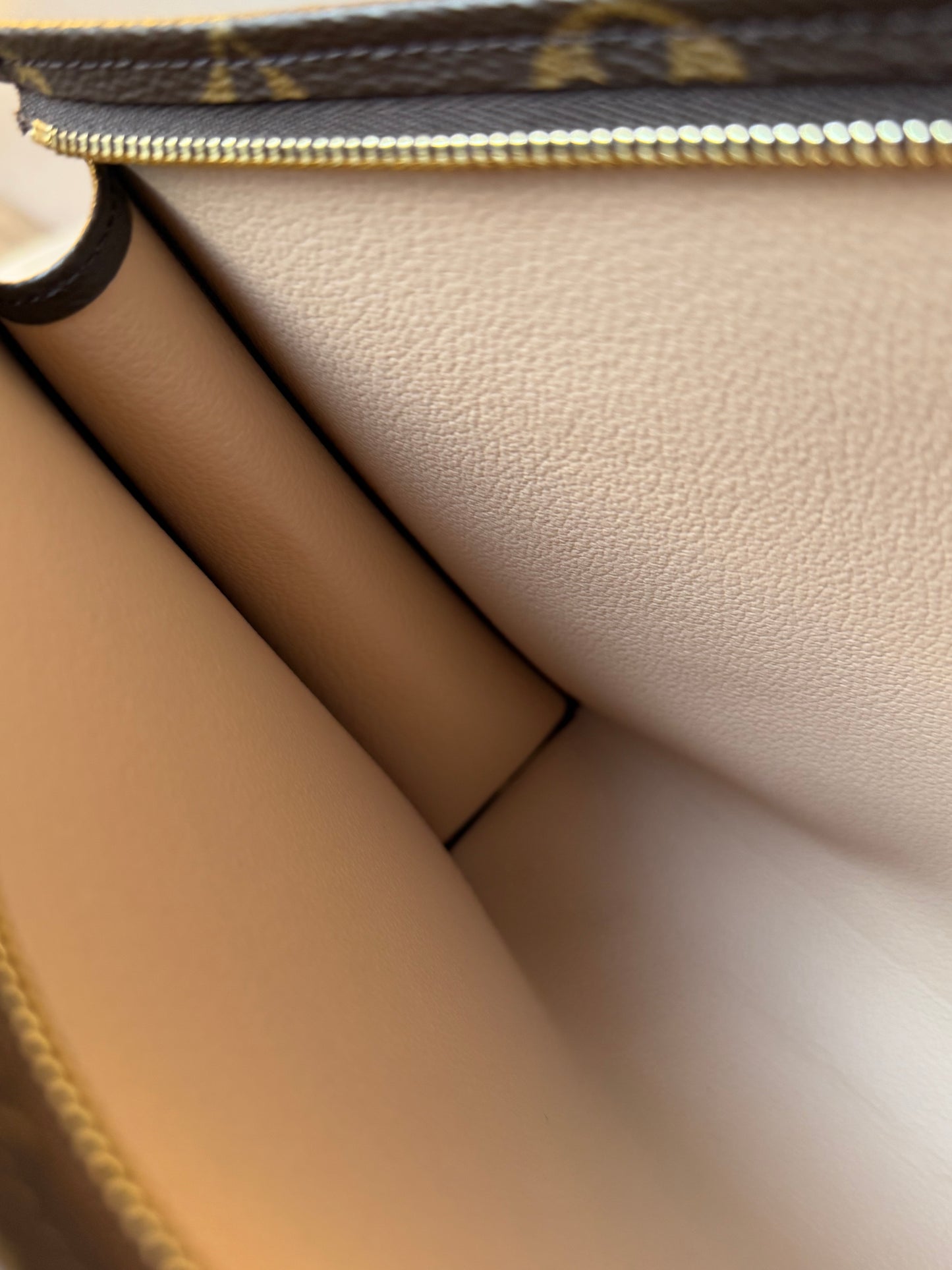 LV Toiletry 26