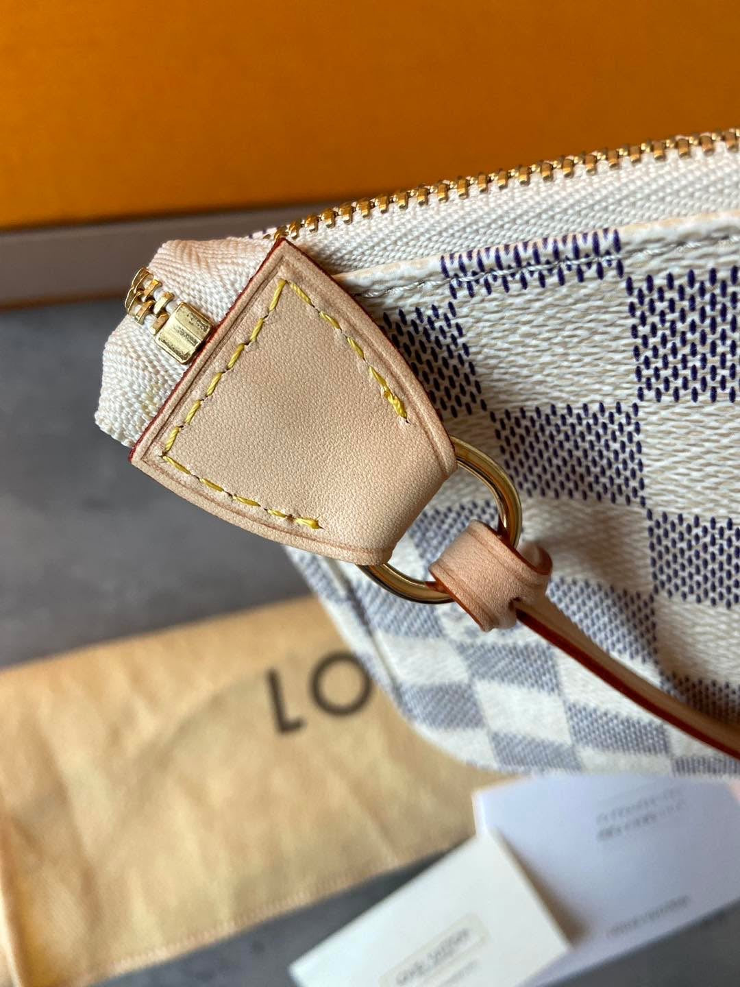 LV Pochette Accesoires Azur